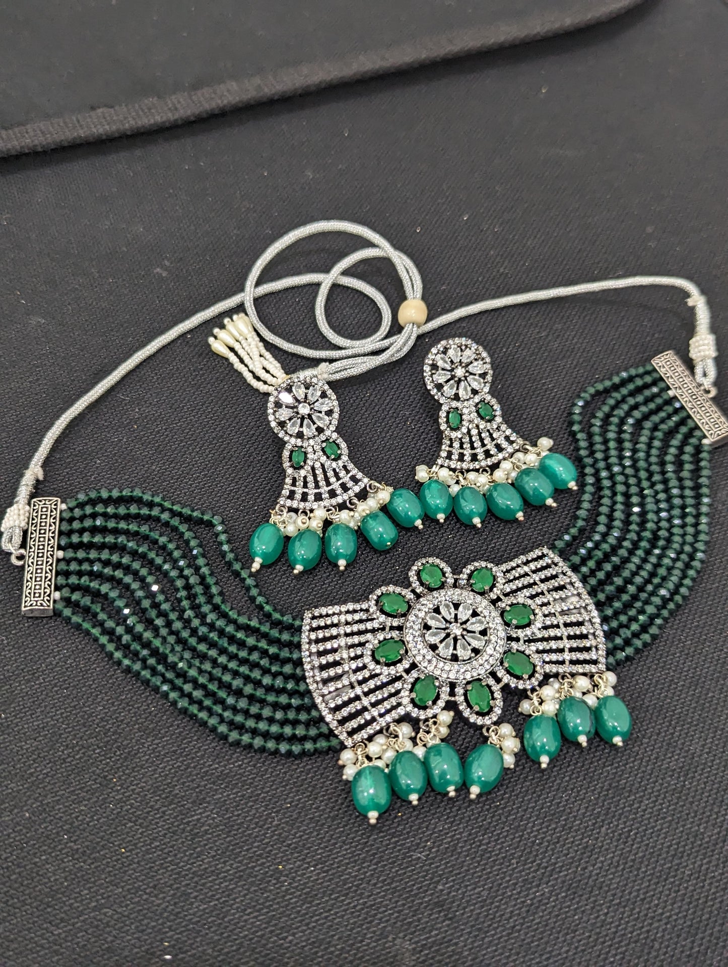 Shiny crystal bead Black Rhodium plated Flower choker necklace and earrings set