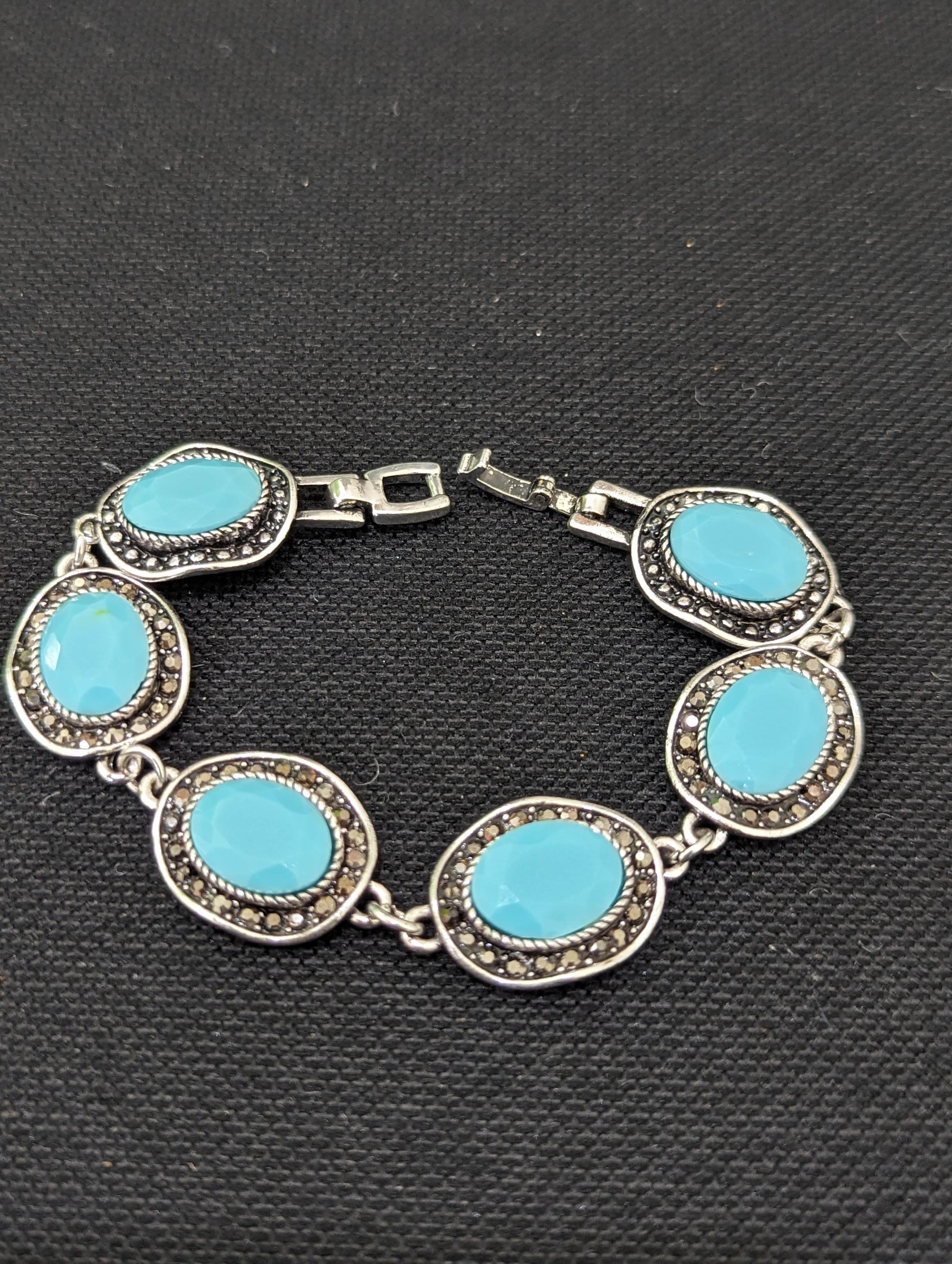 Antique Silver Oval bead Bracelet - Simpliful