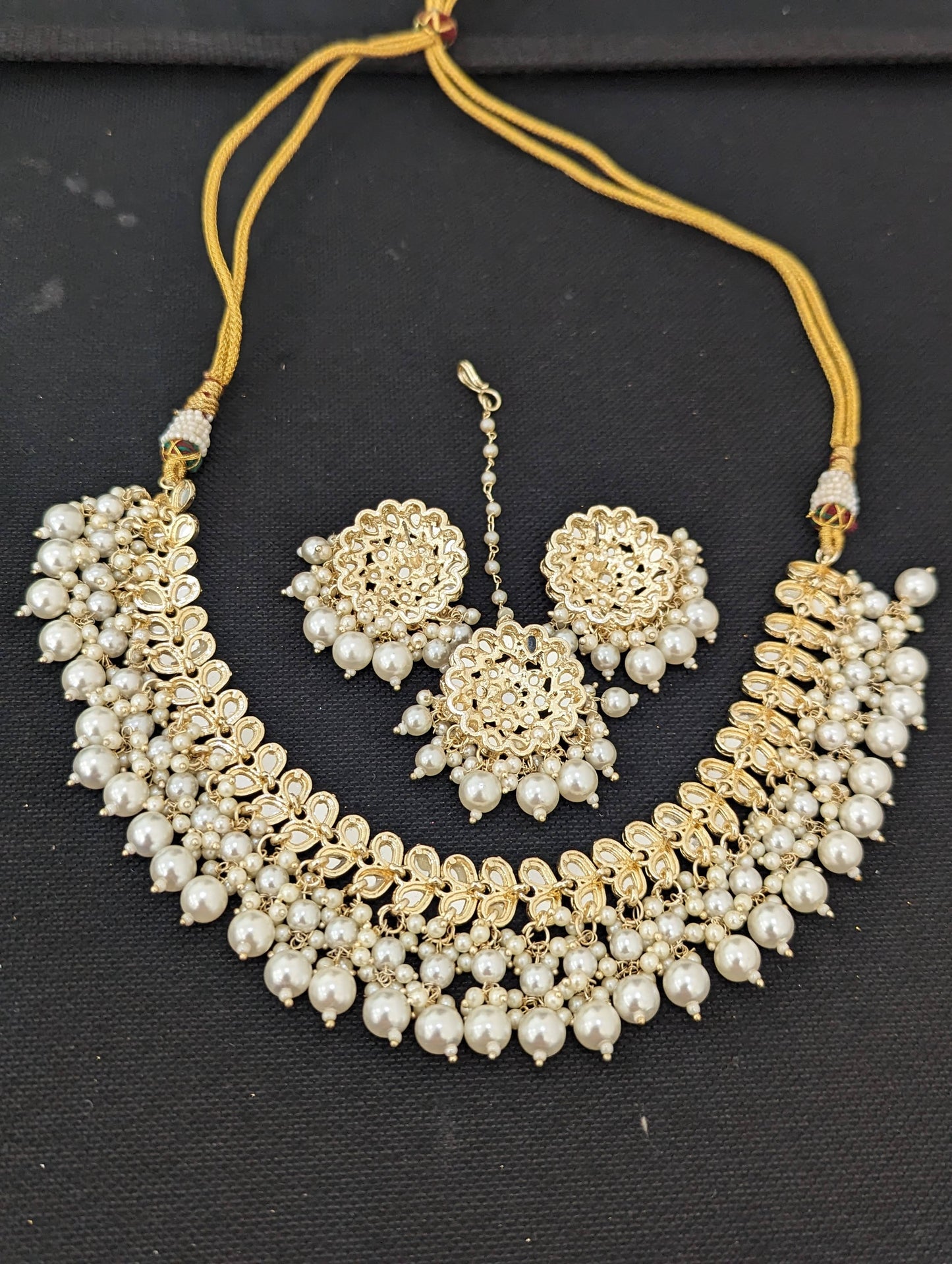 Pearl cluster dangle Kundan Choker Combo set