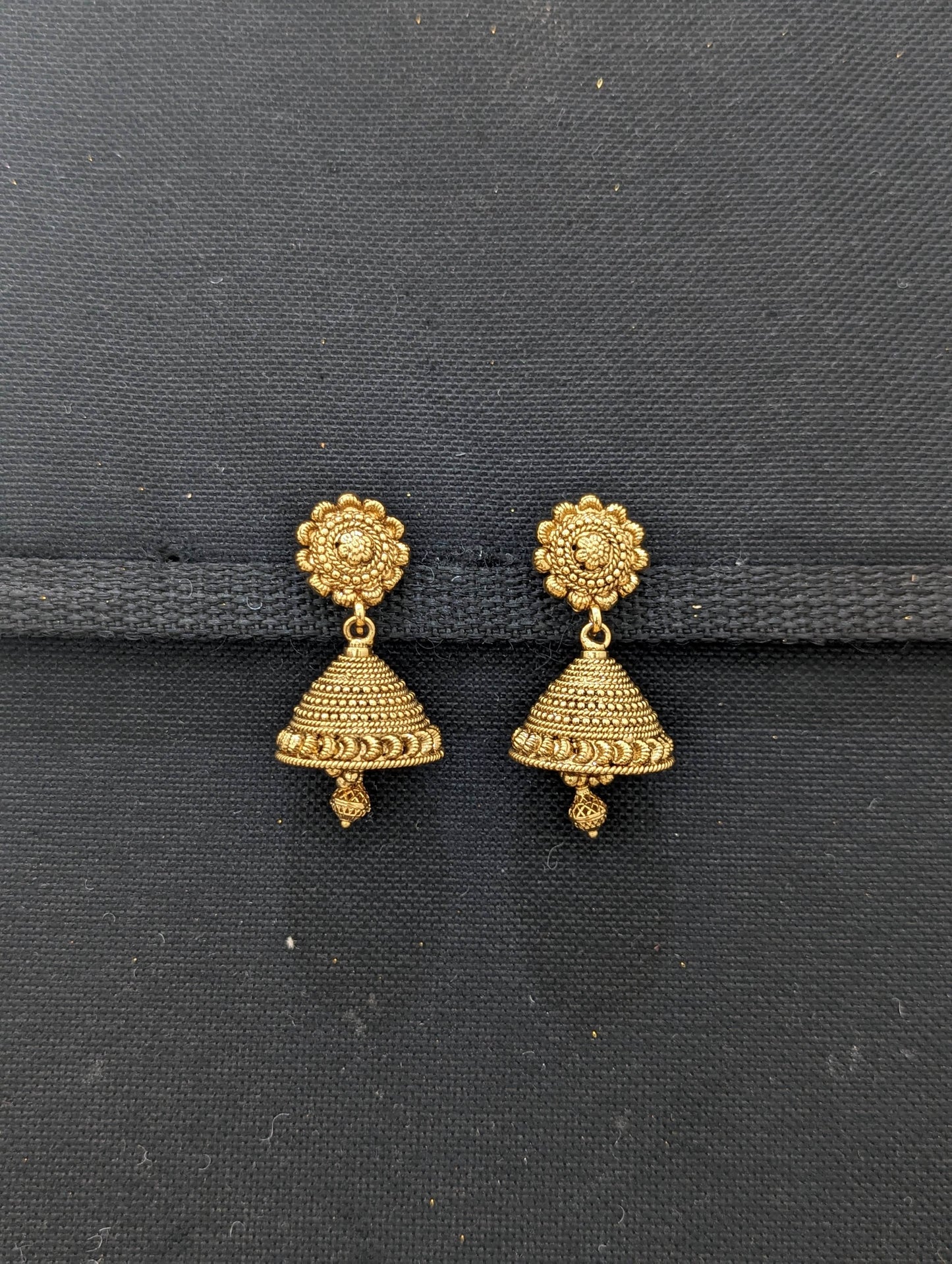 Gold plated Jhumka earrings - D6