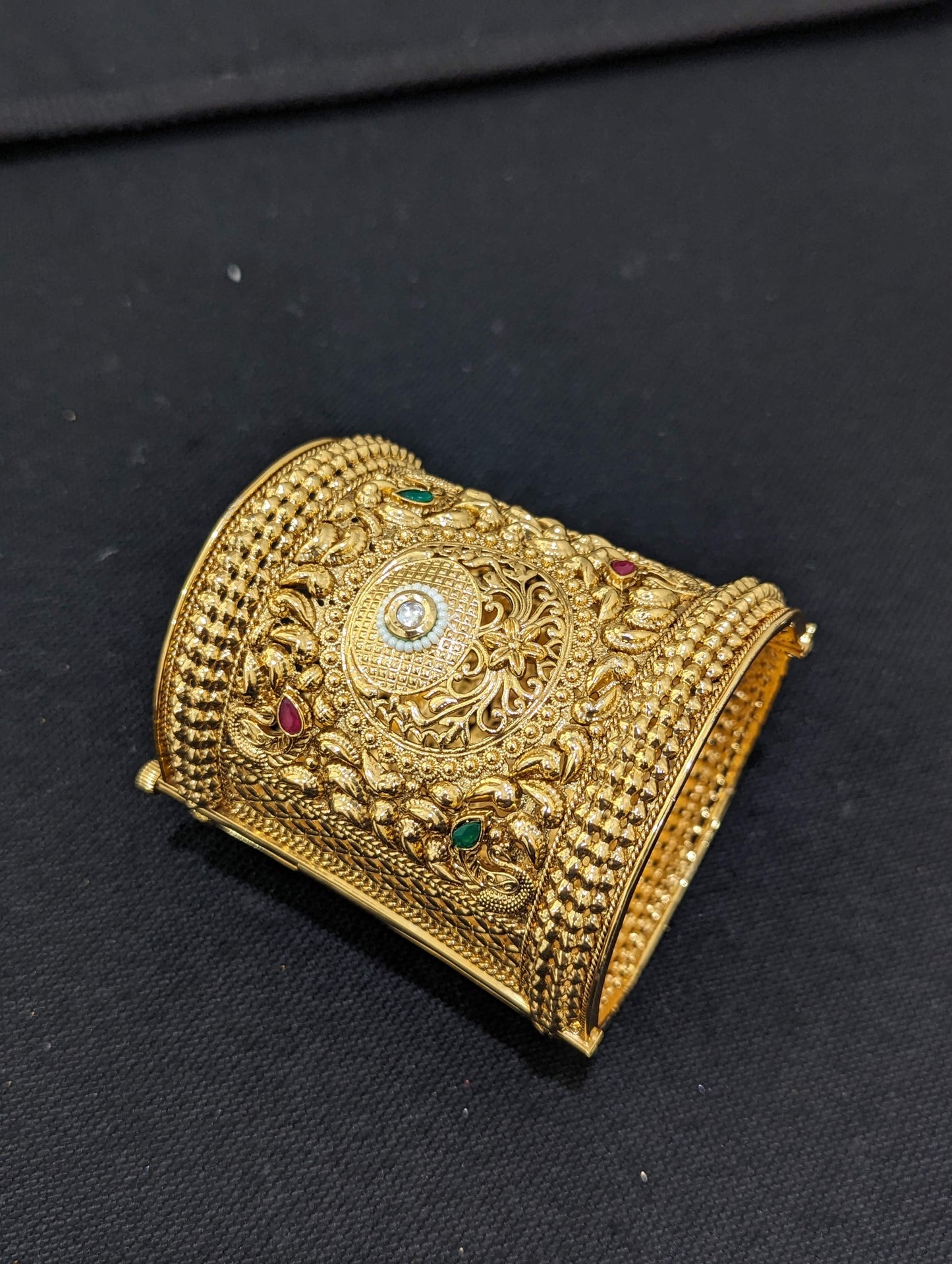 Traditional Broad Openable Single Bangle