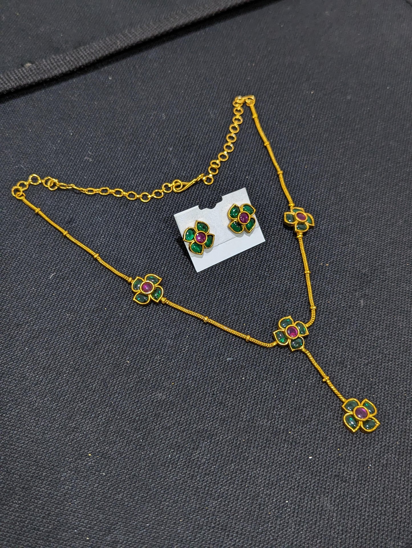 Minimalistic Kemp Necklace and Earrings set - D3