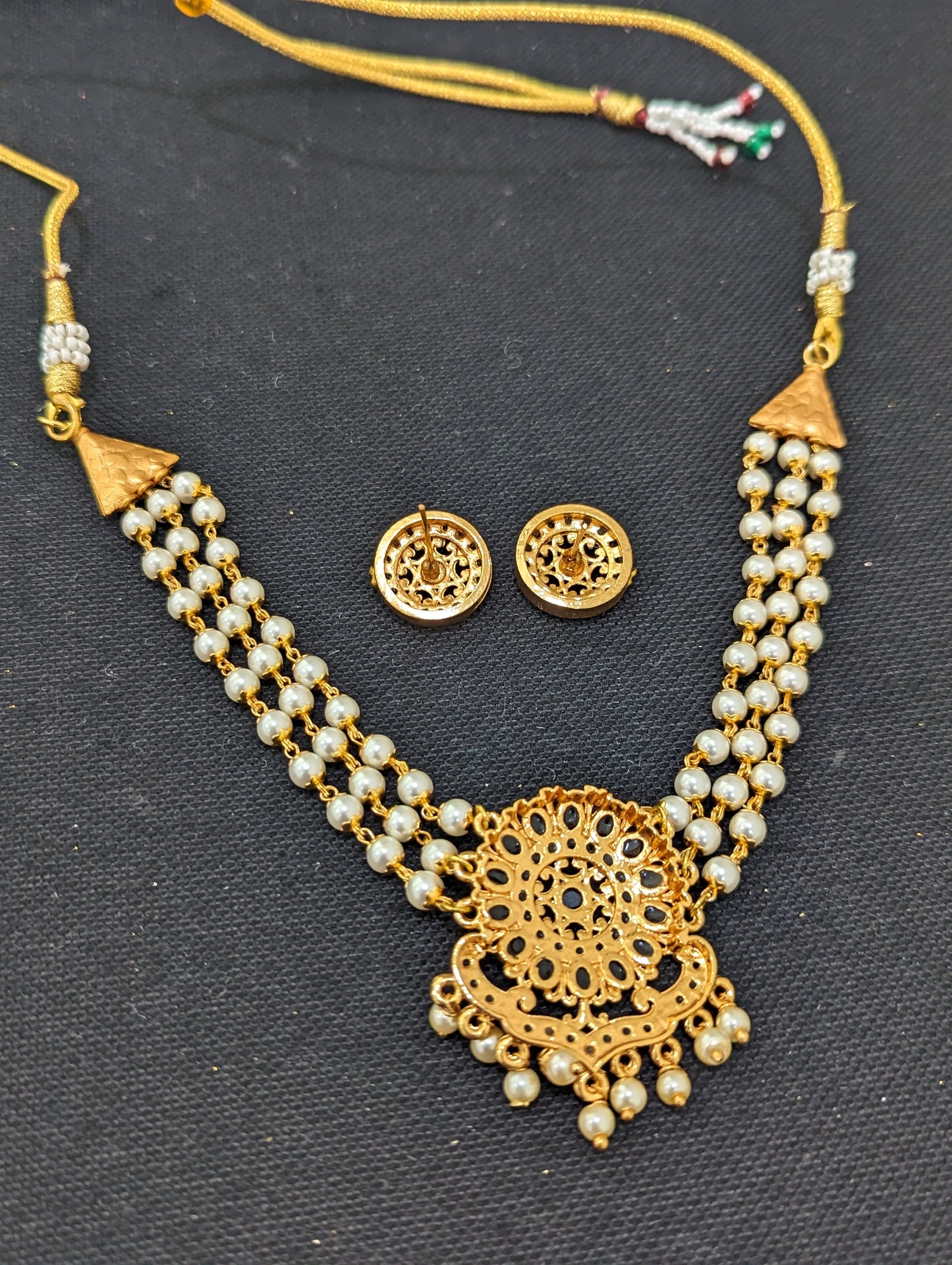 Triple pearl stranded Black Kemp Choker Stud Earrings set