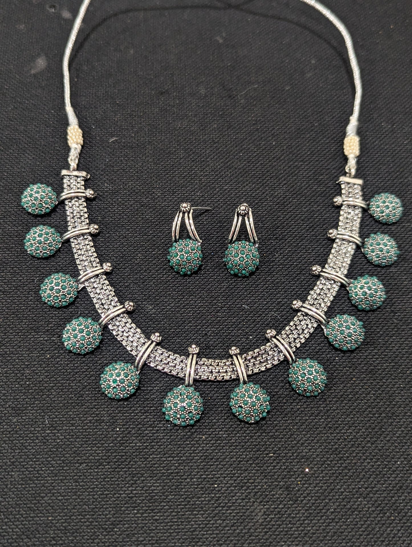 Ball design Antique silver plated Choker Necklace and Stud Earrings set