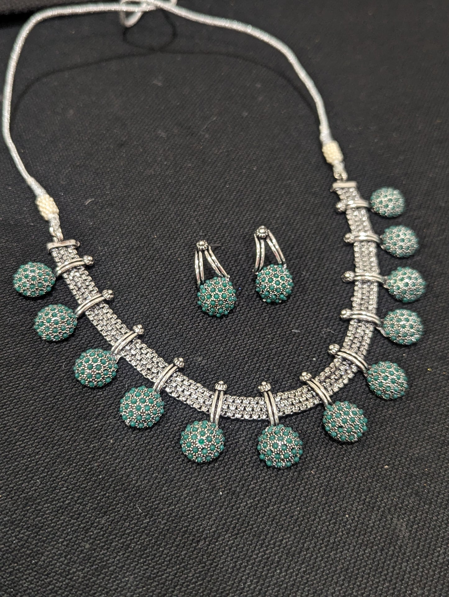 Ball design Antique silver plated Choker Necklace and Stud Earrings set