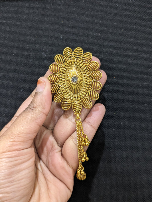 Antique gold plated Oval design Saree Brooch