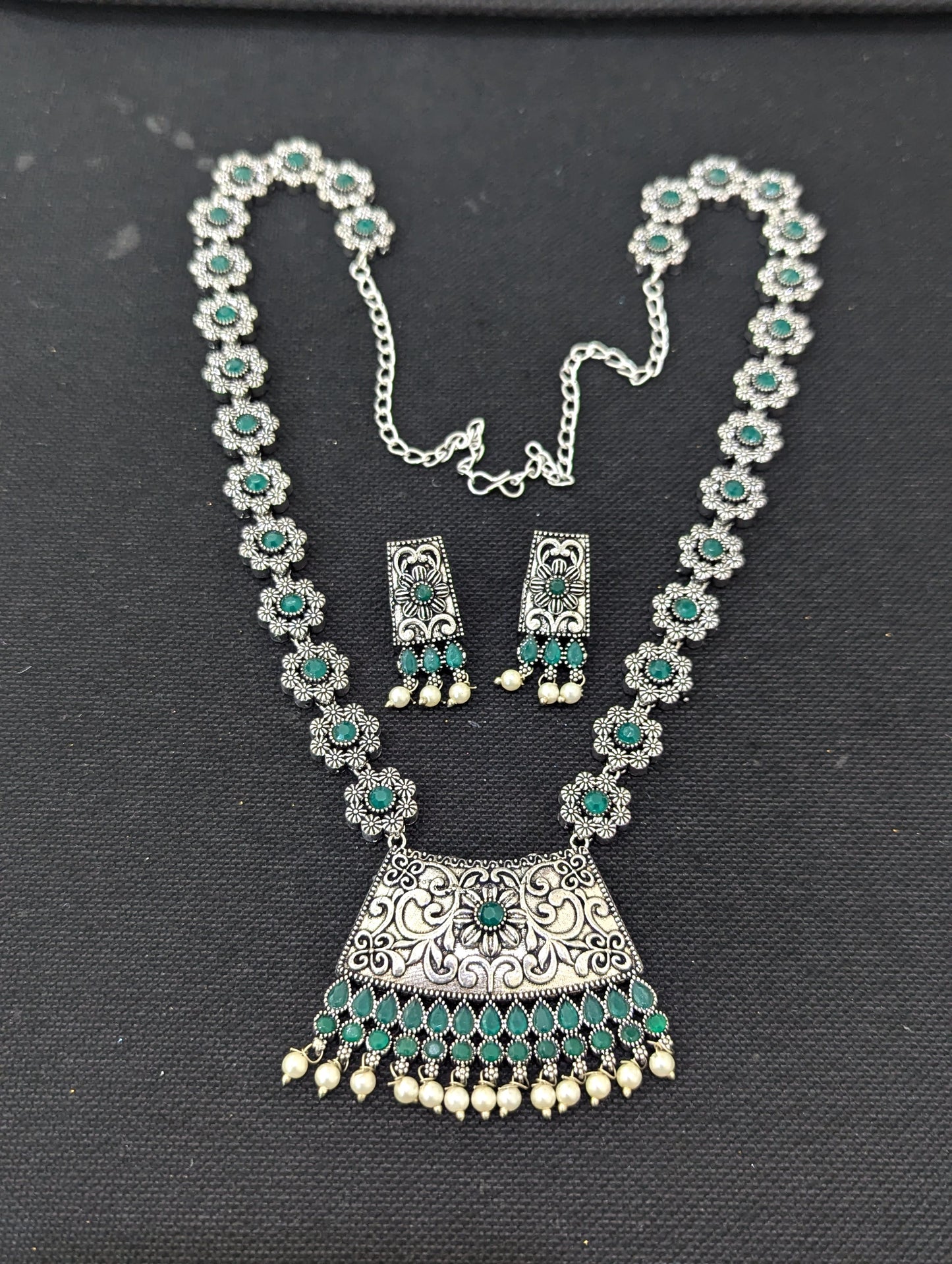 Oxidized Silver Rhombus design necklace and earrings set