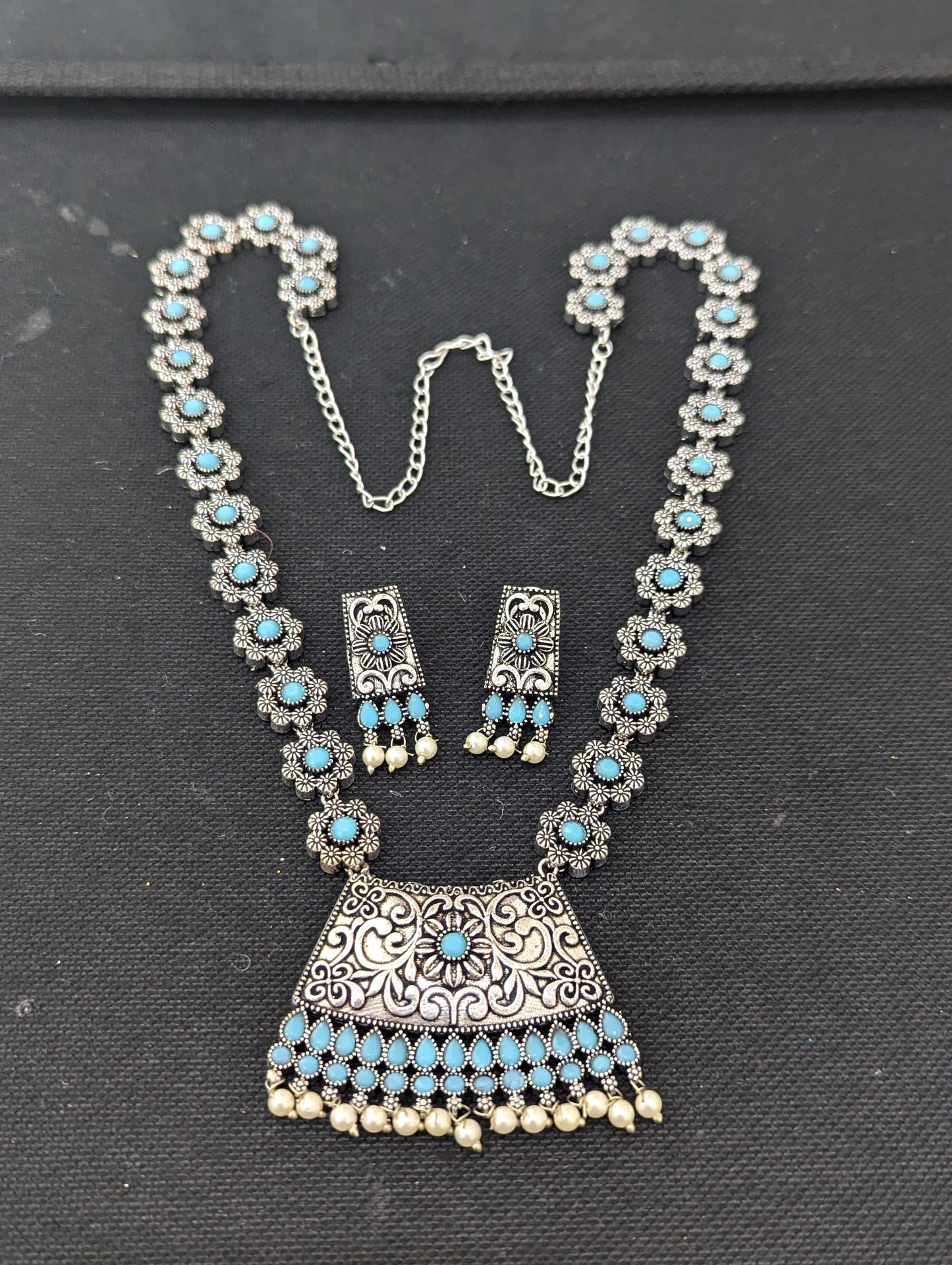 Oxidized Silver Rhombus design necklace and earrings set