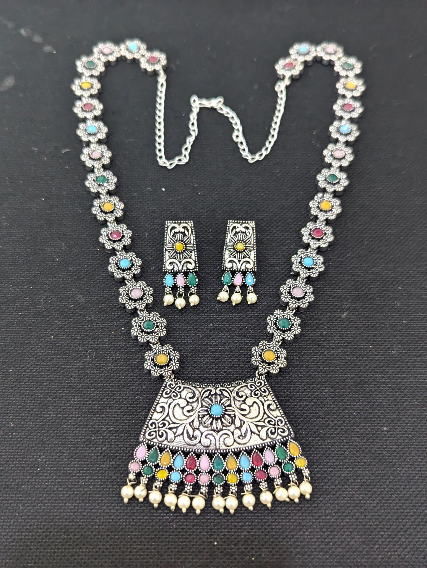 Oxidized Silver Rhombus design necklace and earrings set