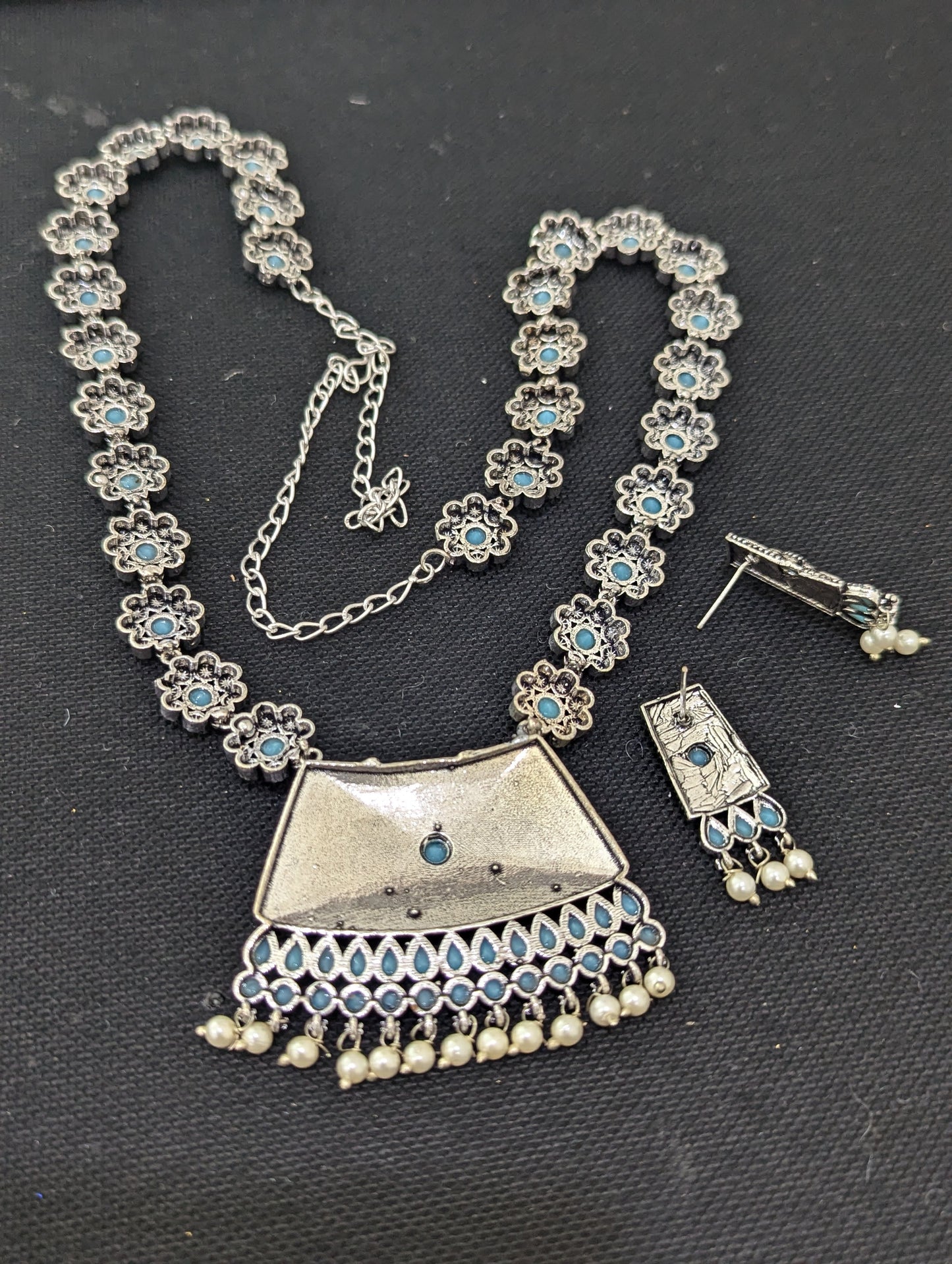 Oxidized Silver Rhombus design necklace and earrings set