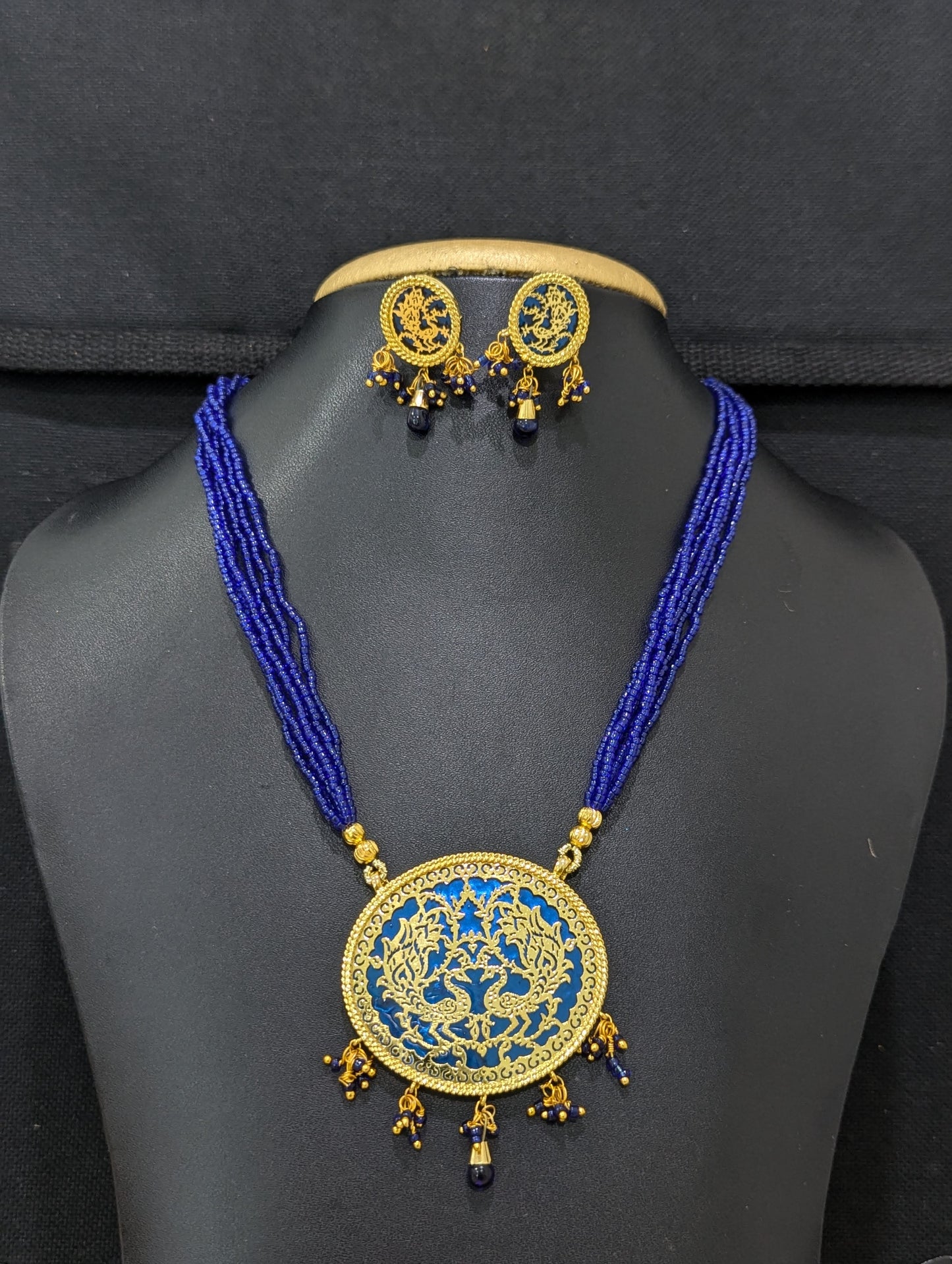 Thewa beaded necklace and earrings set