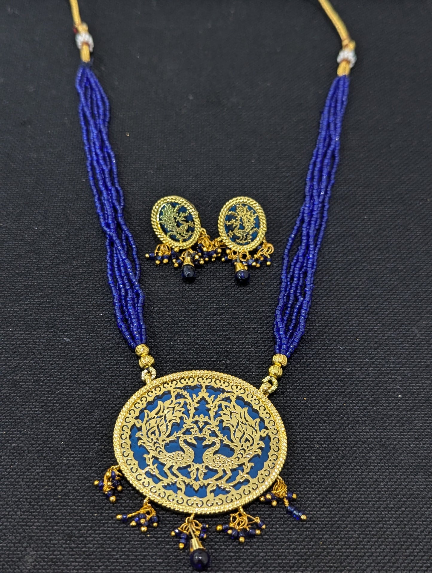 Thewa beaded necklace and earrings set
