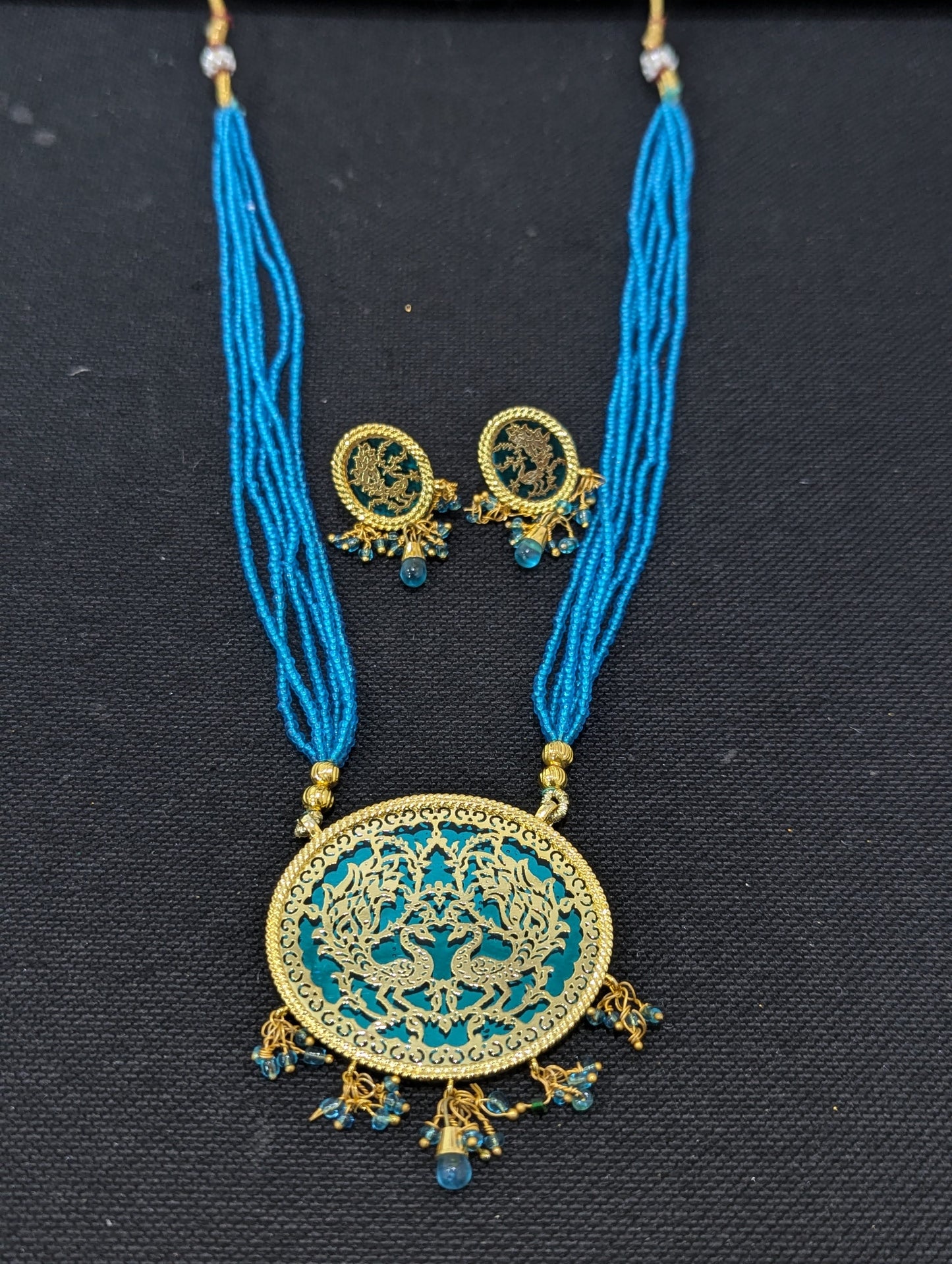 Thewa beaded necklace and earrings set