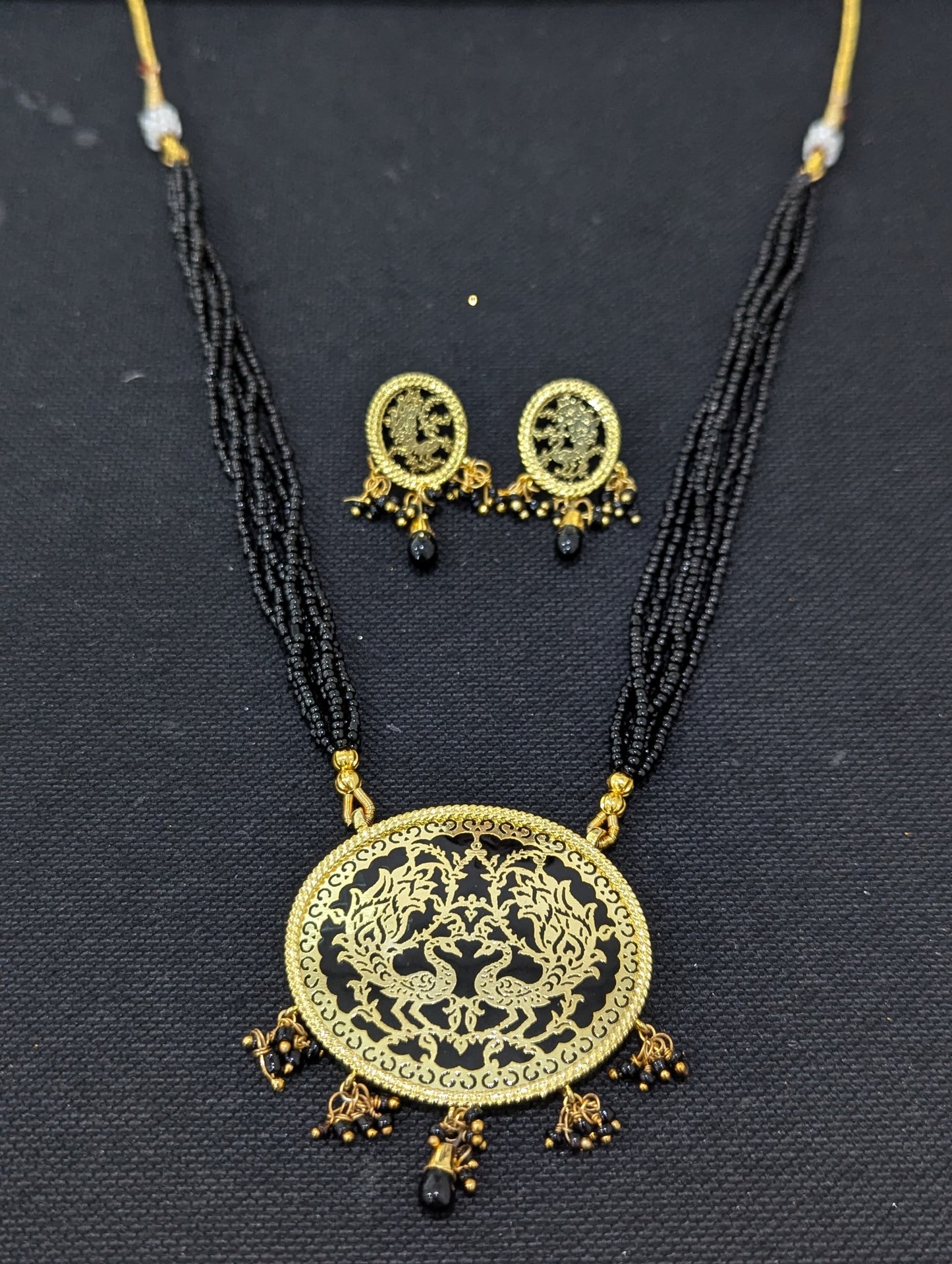 Thewa beaded necklace and earrings set