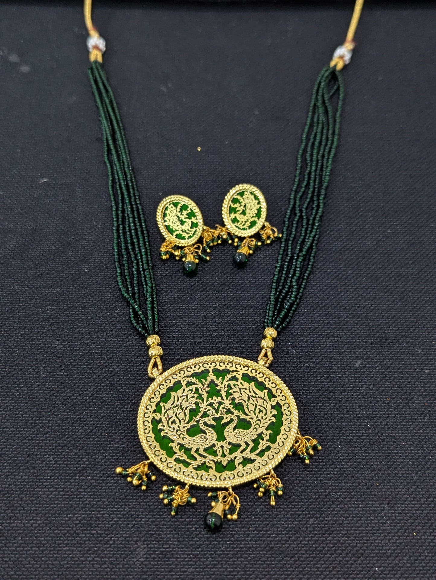Thewa beaded necklace and earrings set