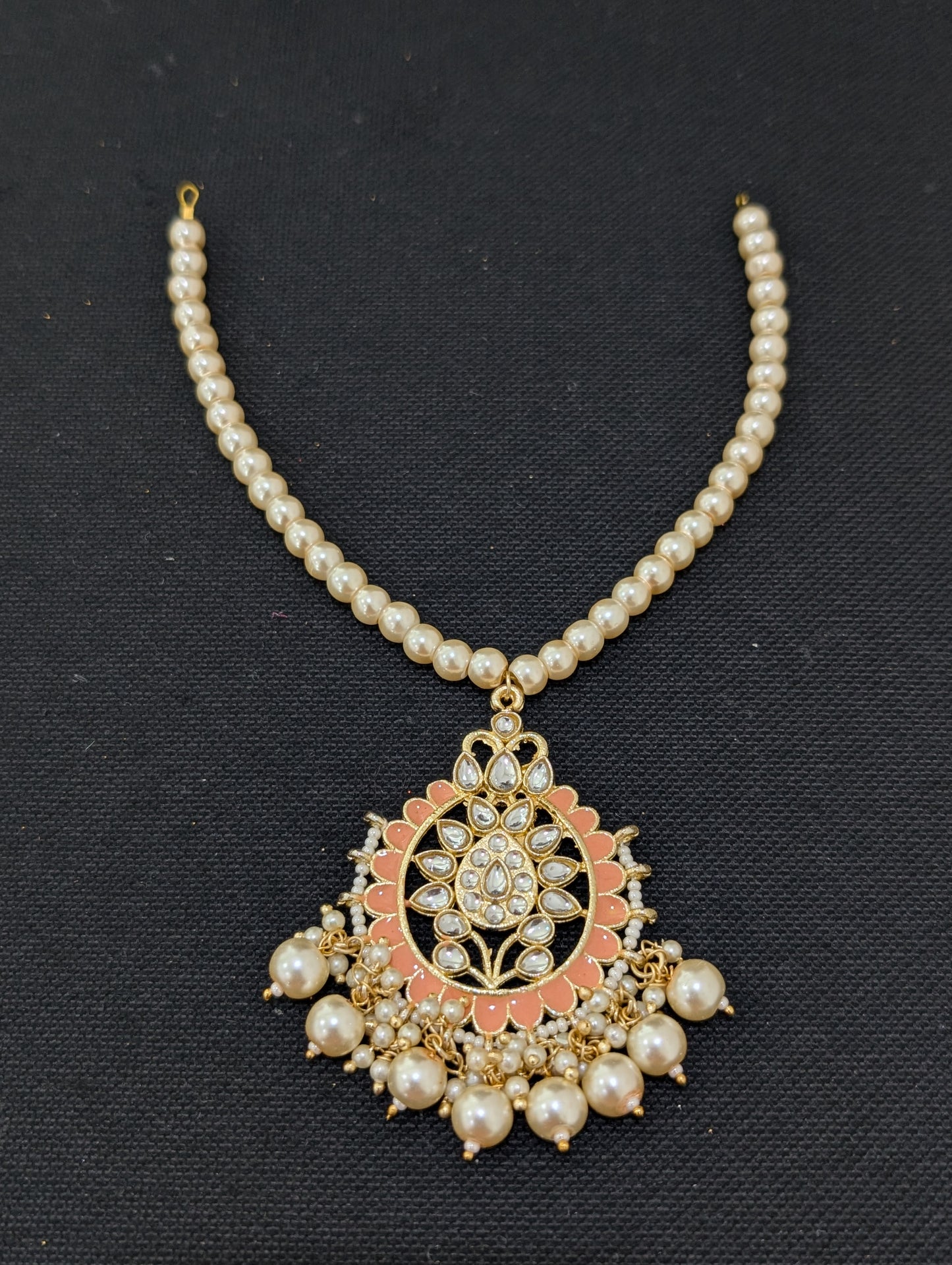 Pearl bead Necklace with Enamel Pendant Choker