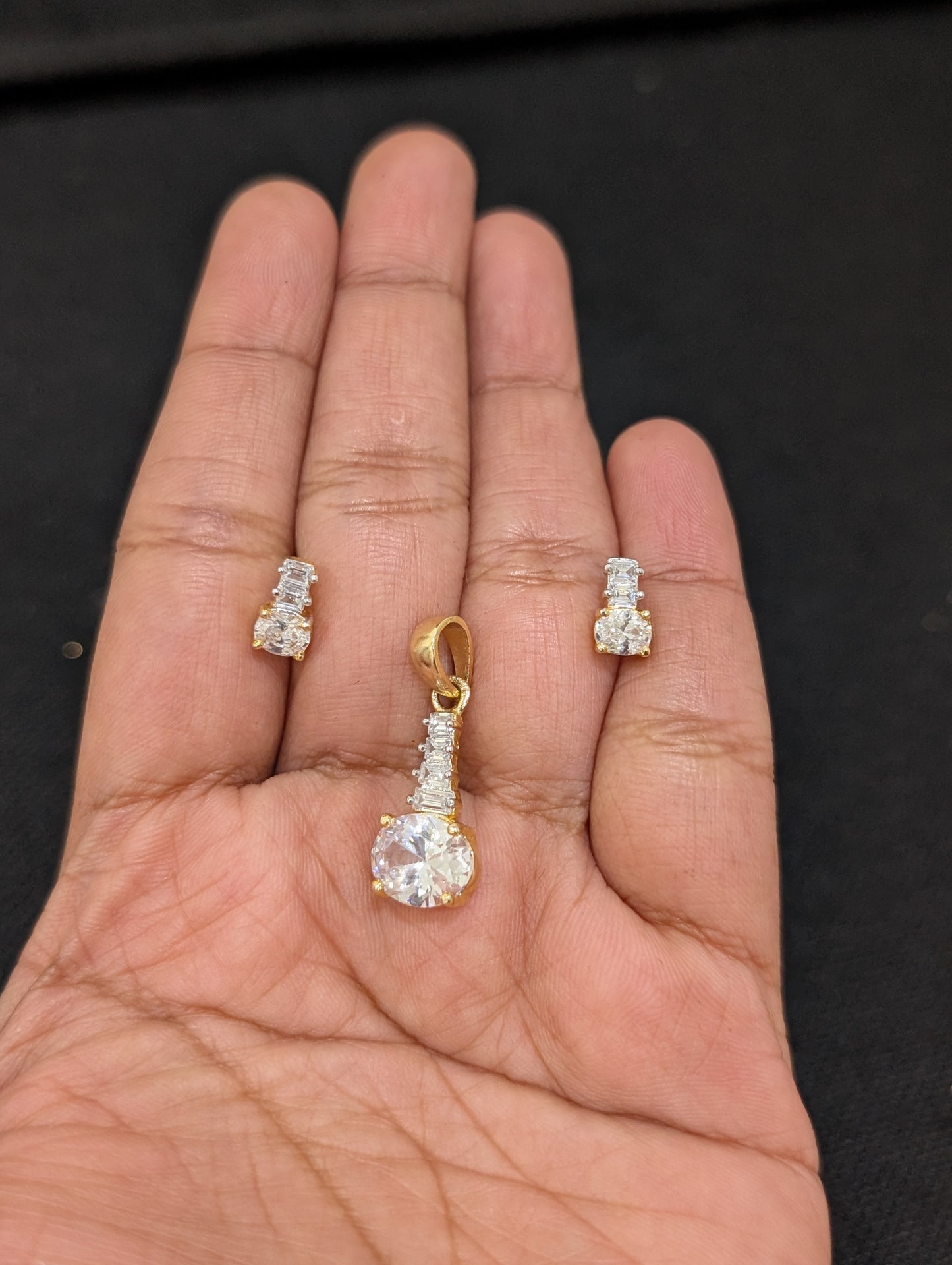 Oval design Mini Pendant and Stud Earrings Set