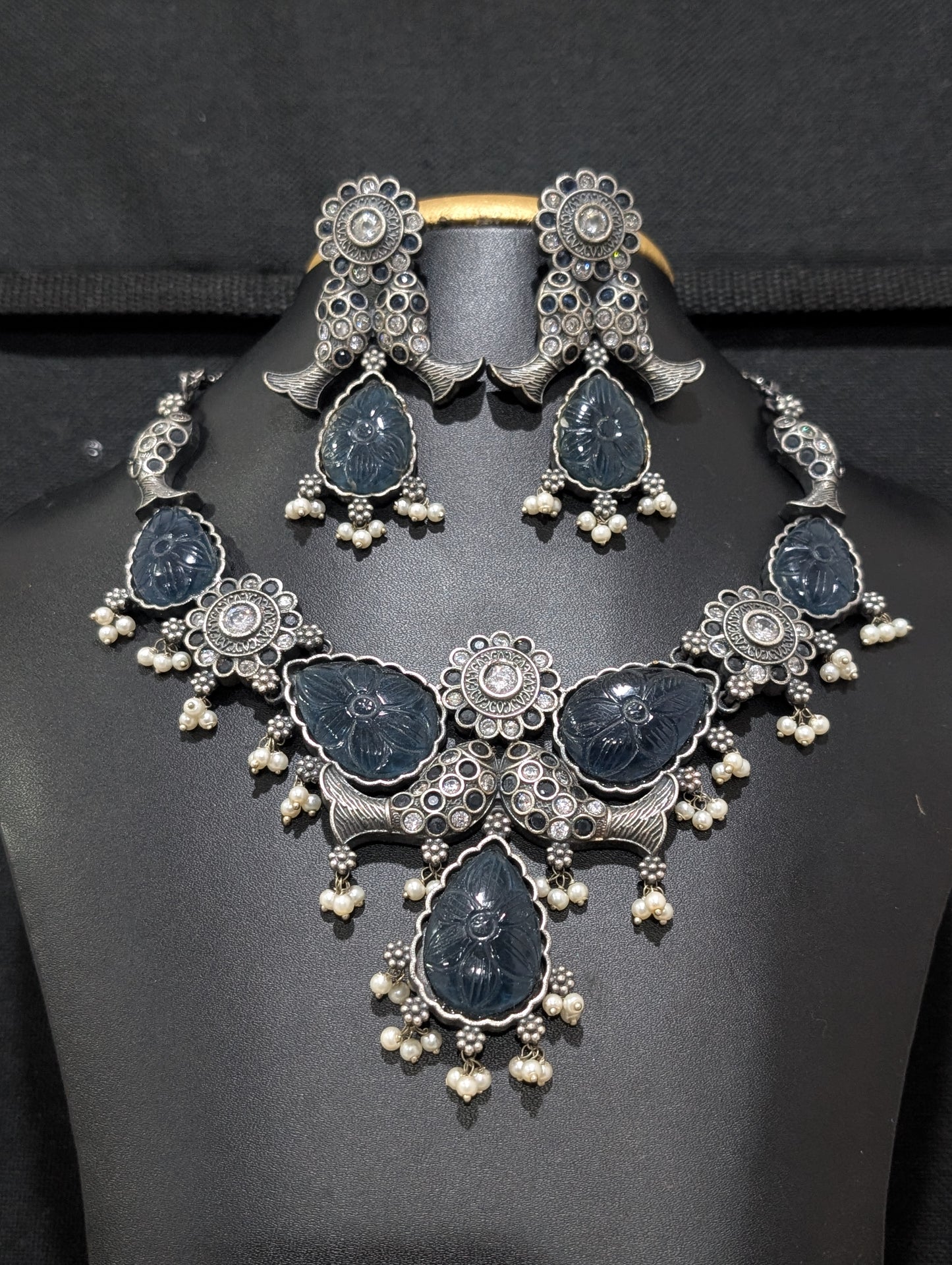 Oxidized Silver Fish design Statement Choker set