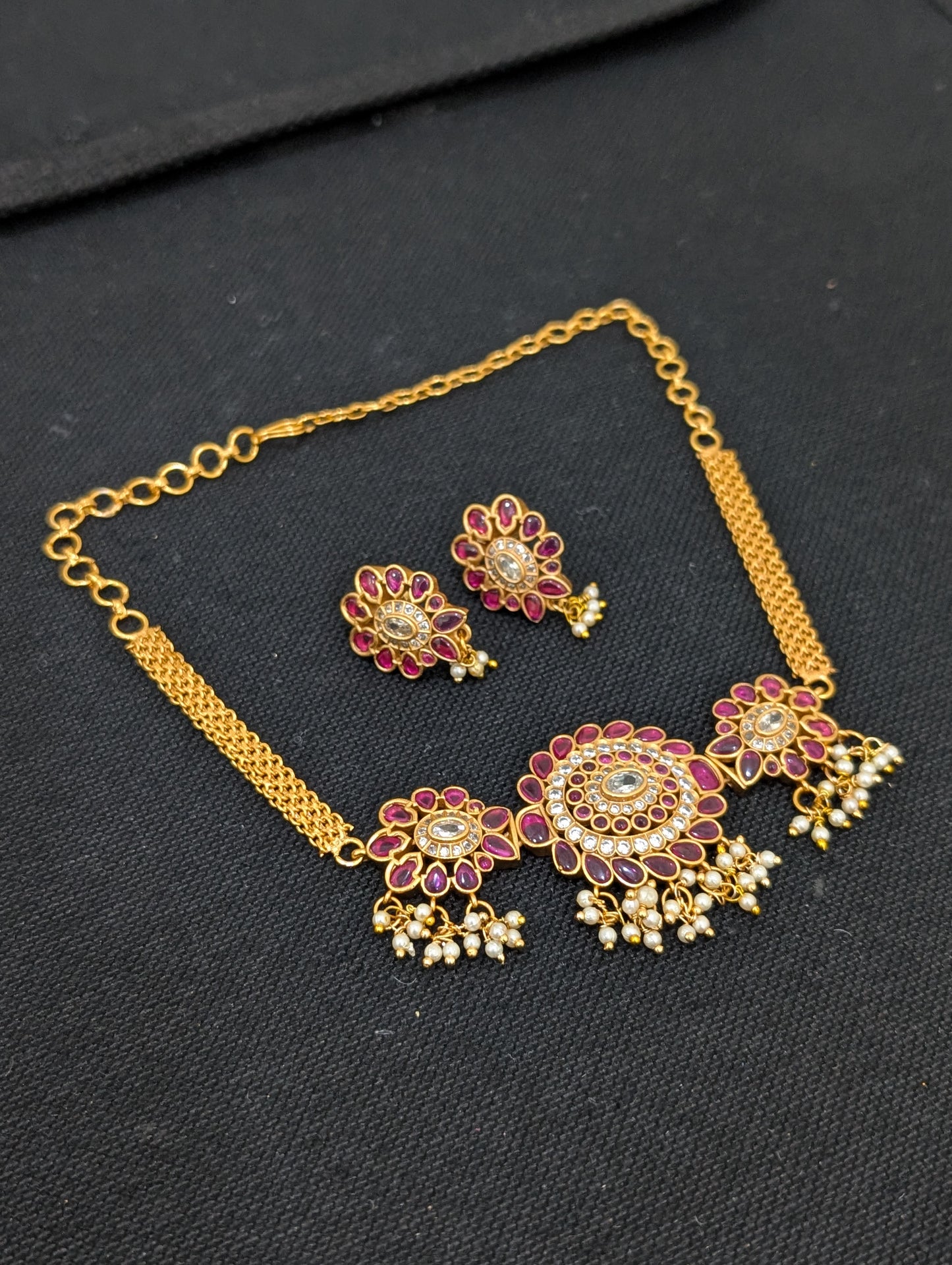Flower design Chick choker necklace and Stud earrings set
