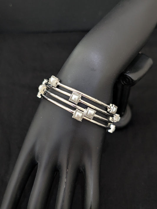 Bright Silver plated - Set of 4 bangles - Square design