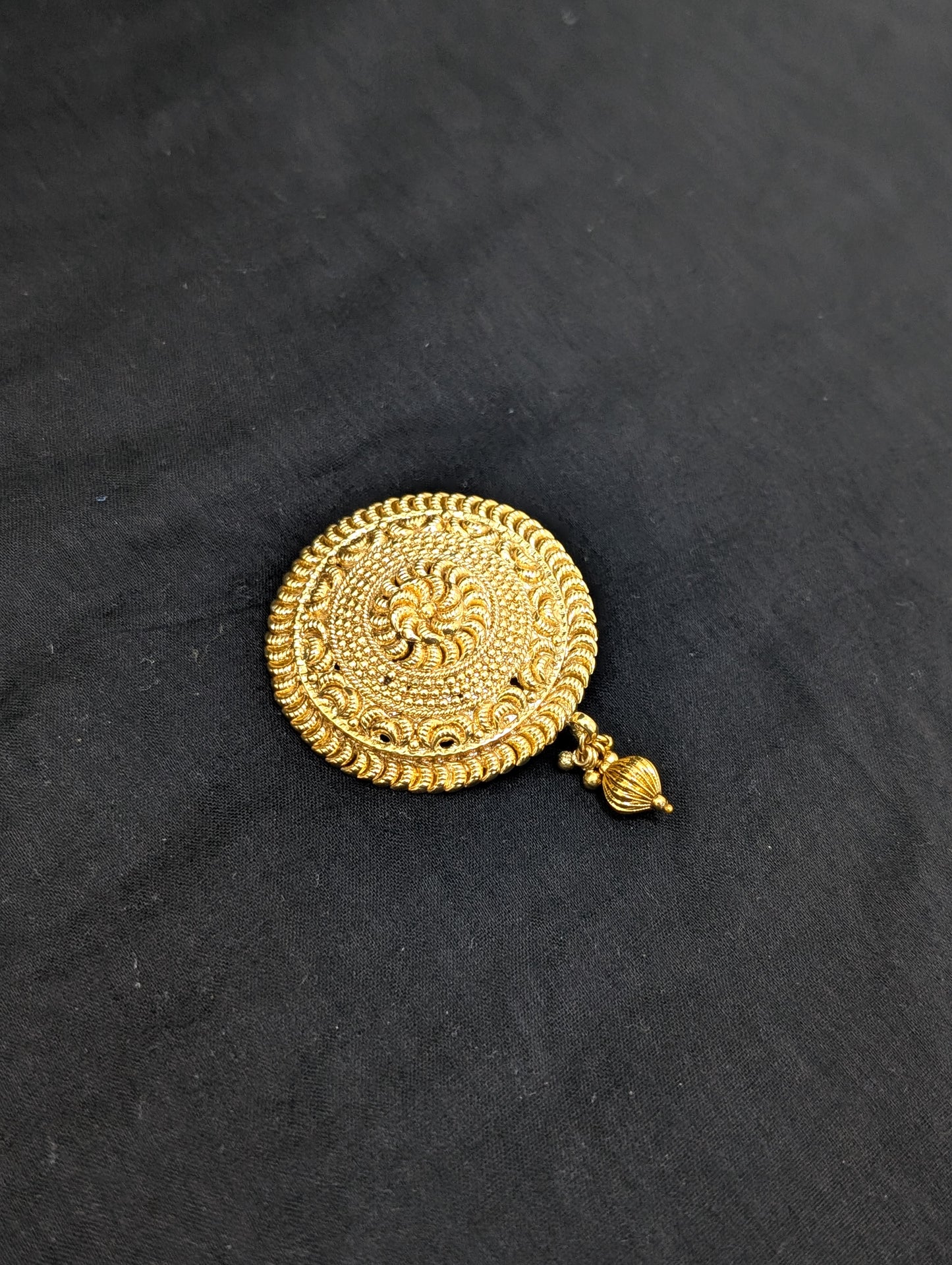Gold plated Round design Saree Brooch