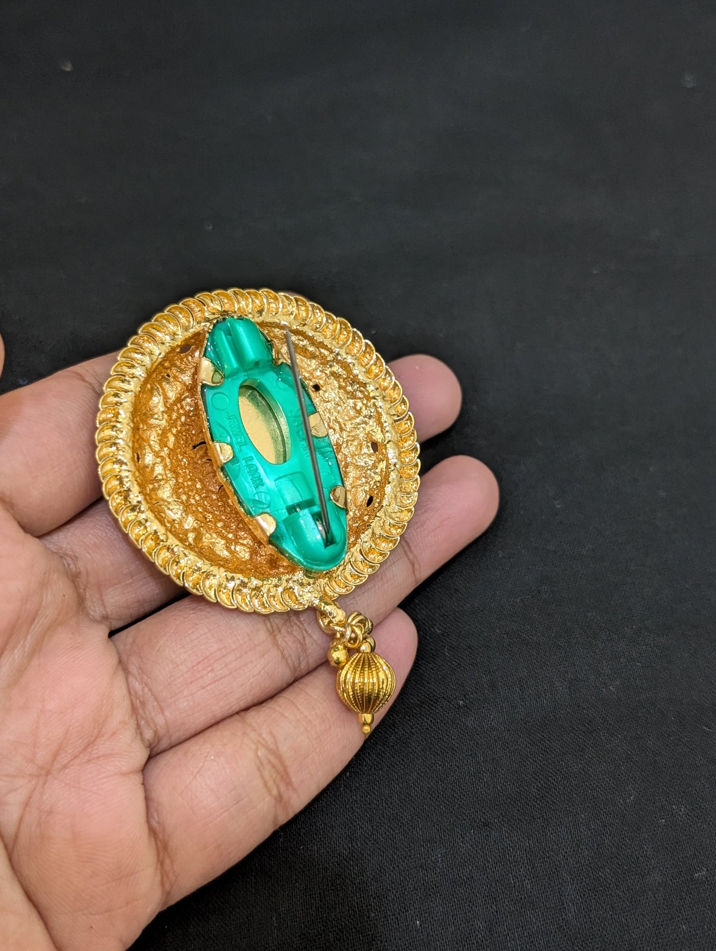 Gold plated Round design Saree Brooch