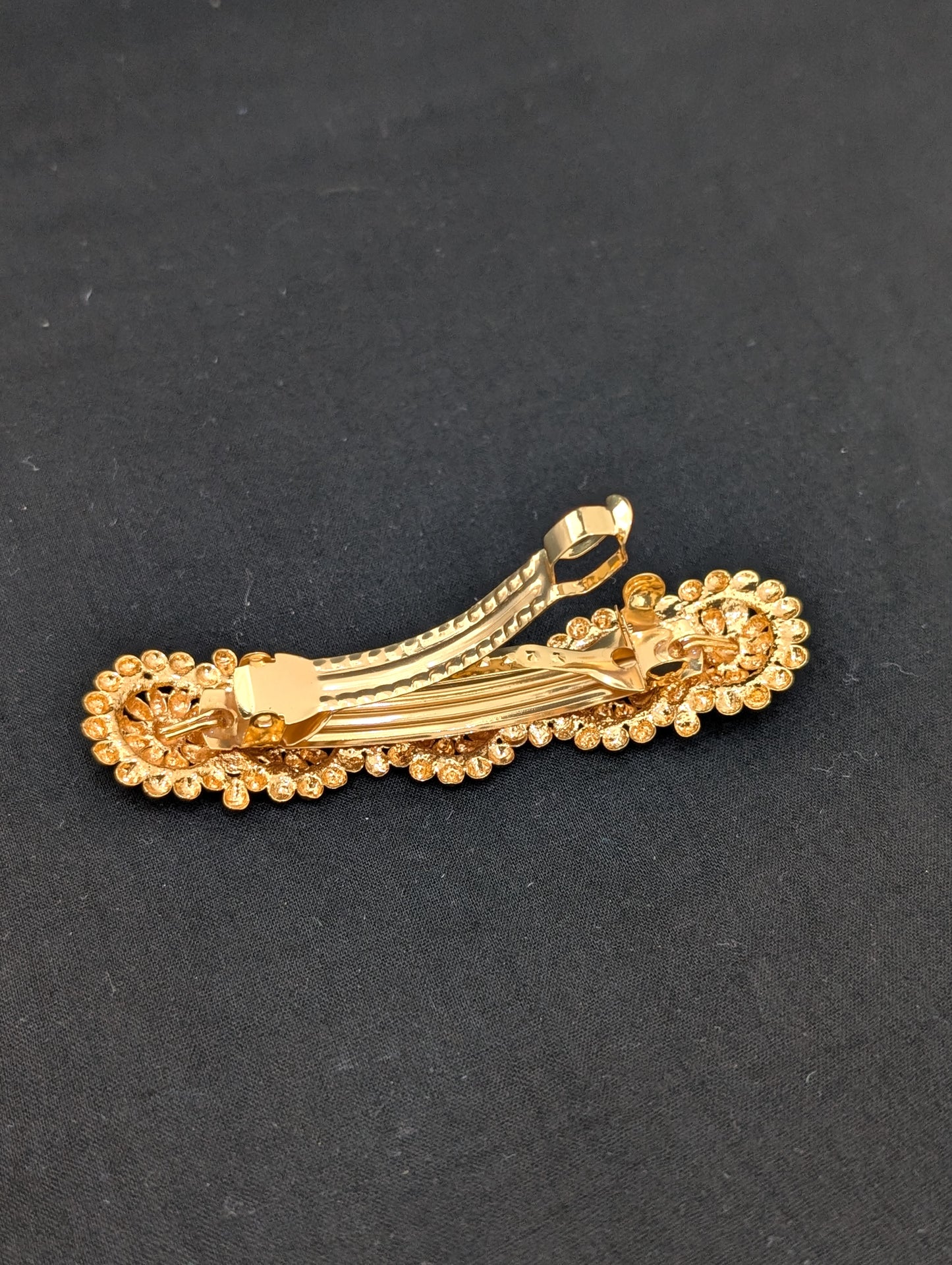 5 Round Flower design gold plated medium hair clip