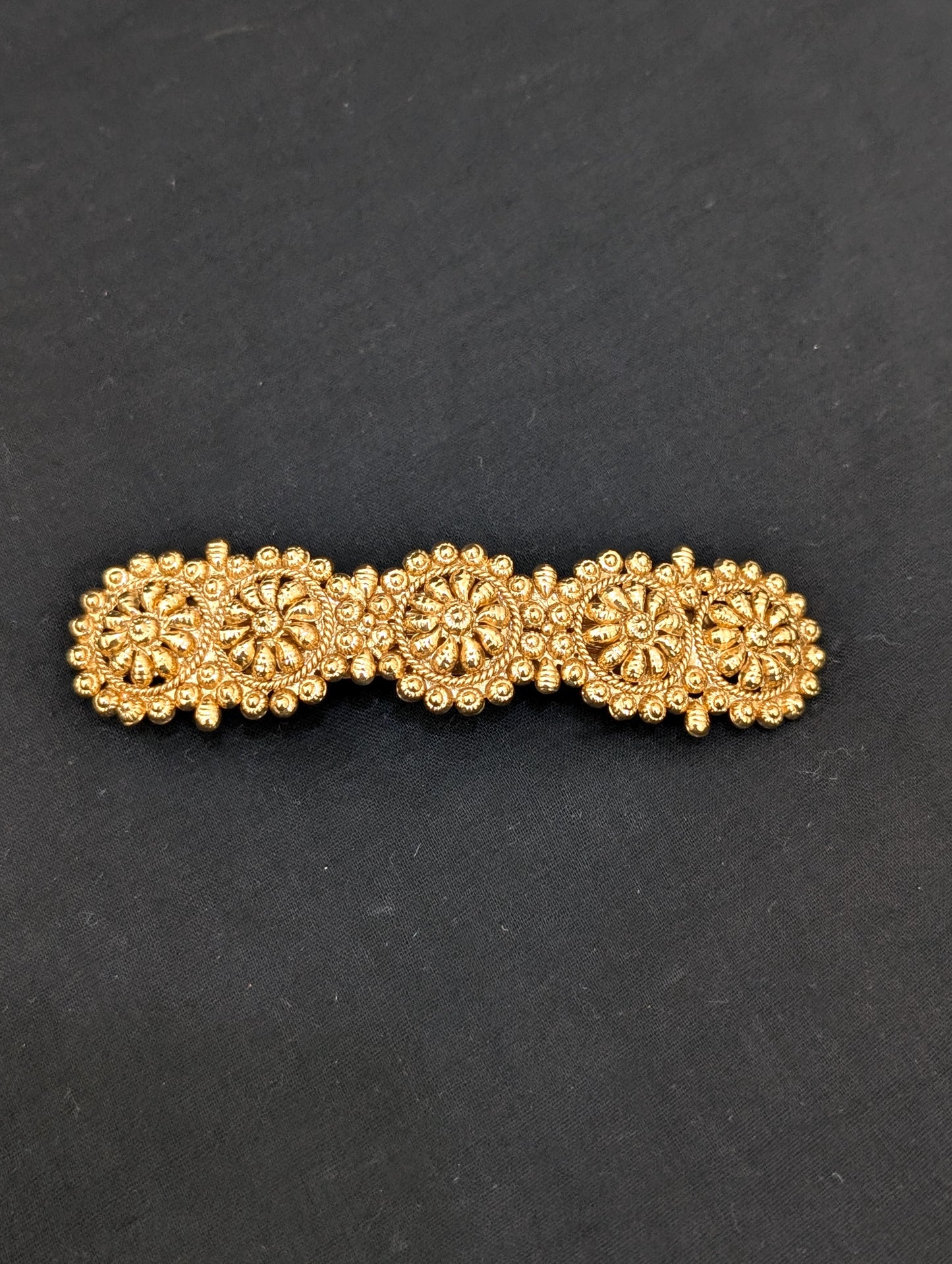 5 Round Flower design gold plated medium hair clip