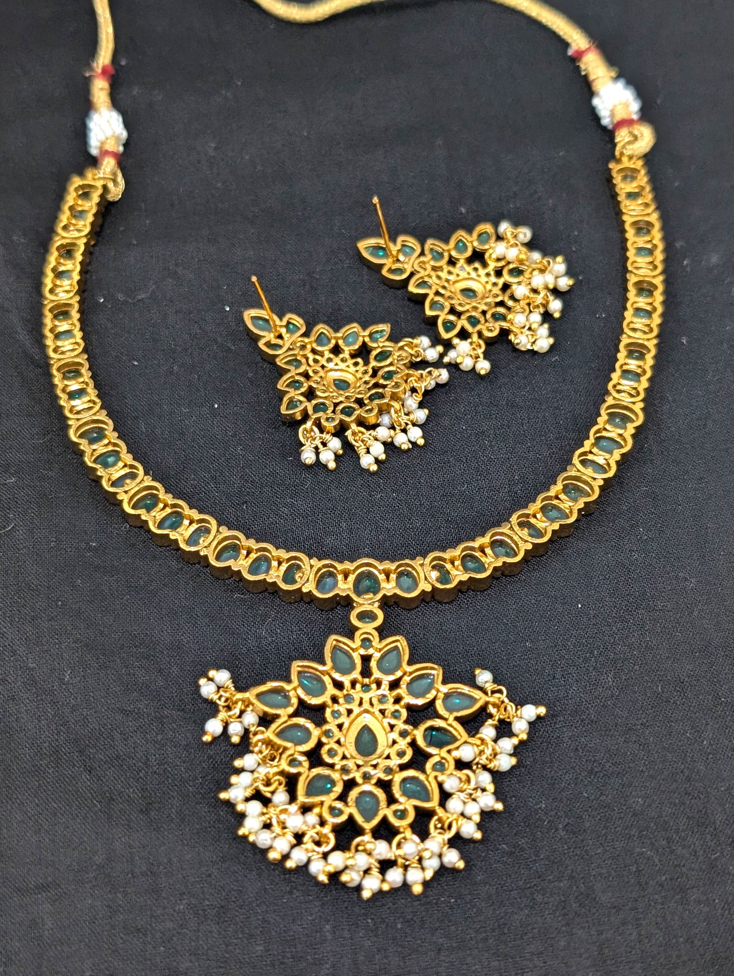 Kemp Adigai necklace and earrings set