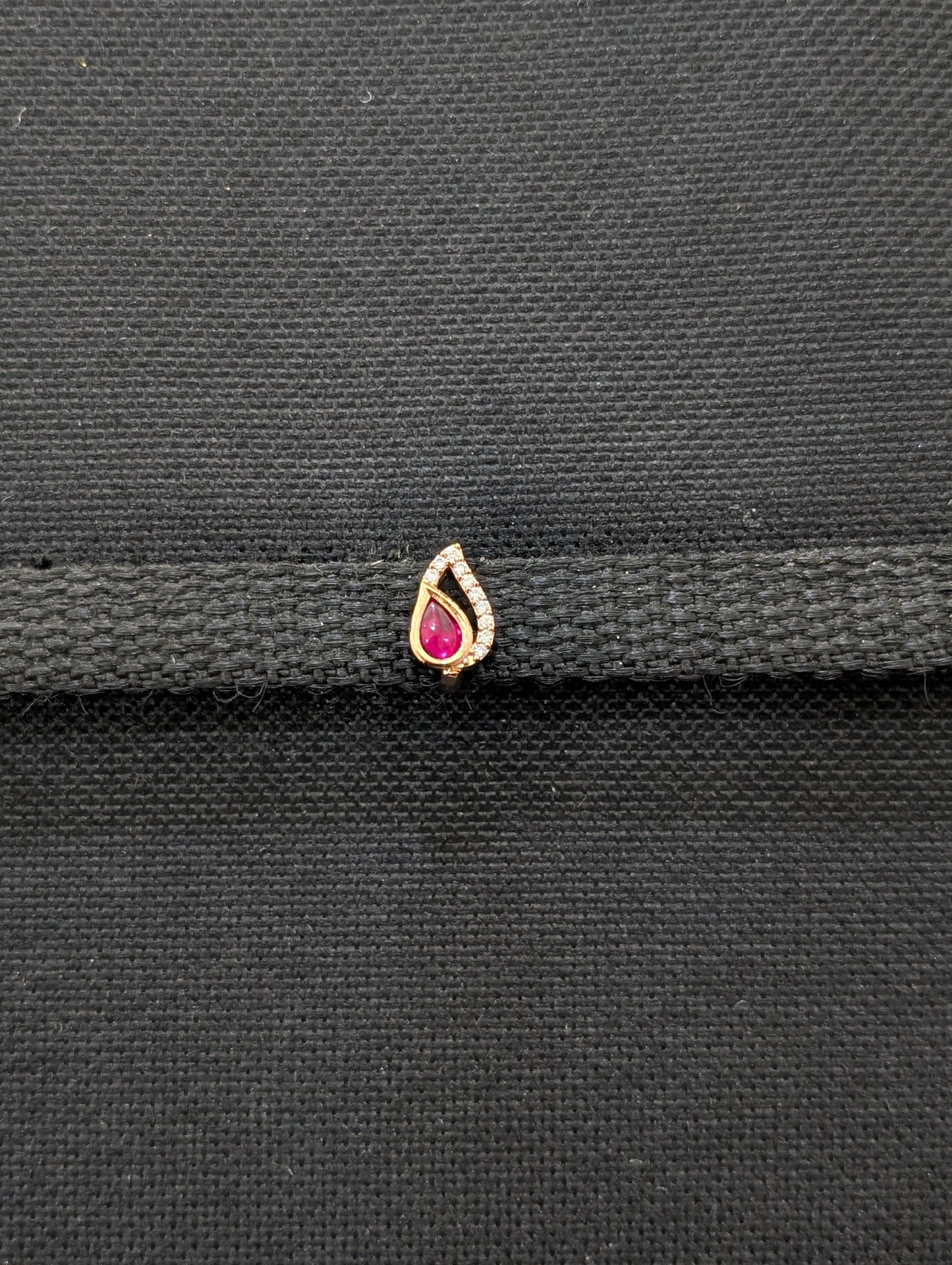 Teardrop design Kundan Nose Pin