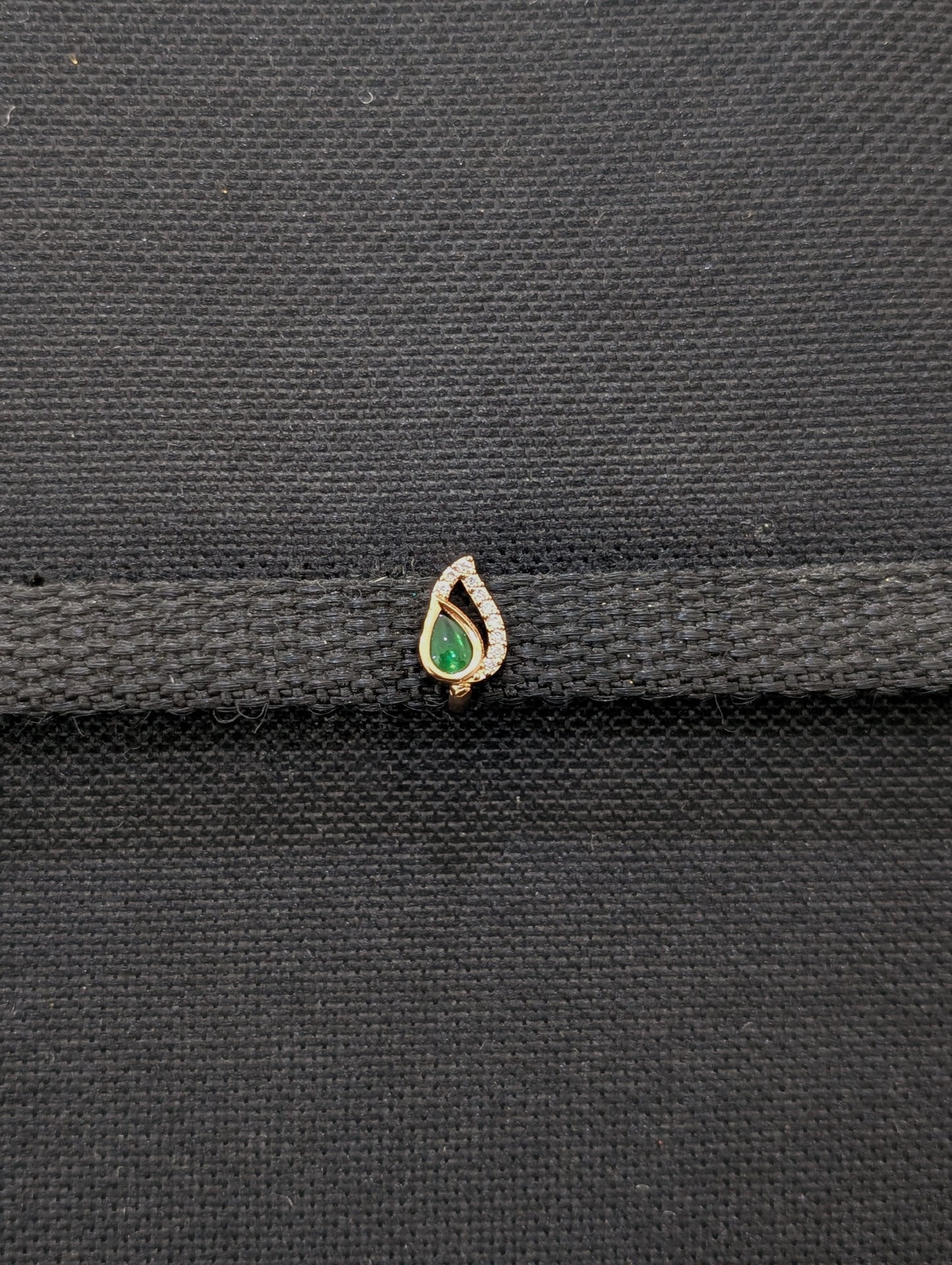 Teardrop design Kundan Nose Pin