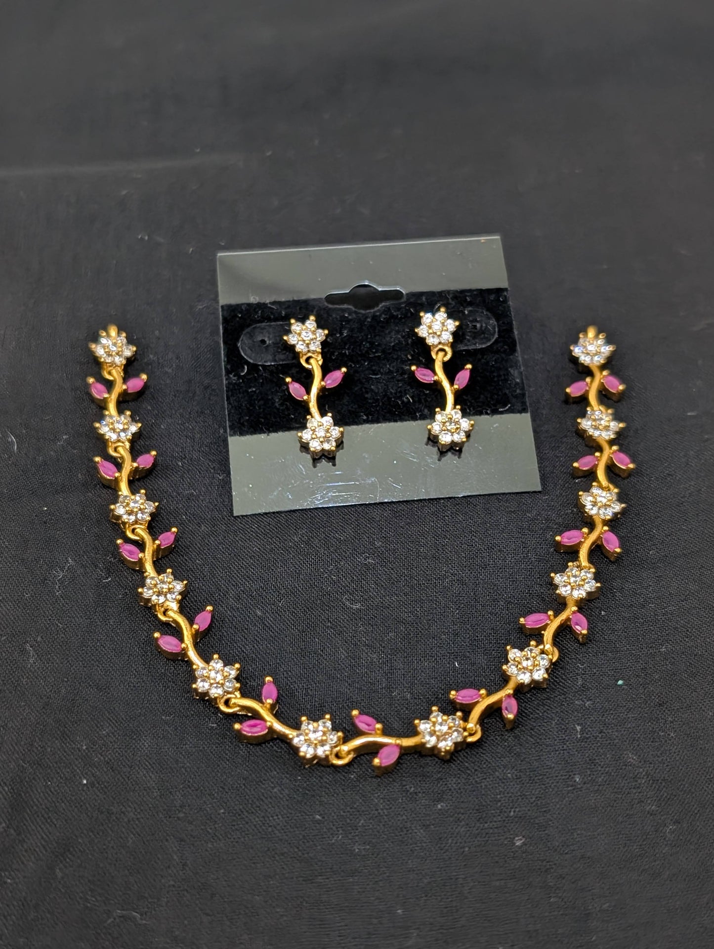 Minimalistic Leaf Choker Necklace set