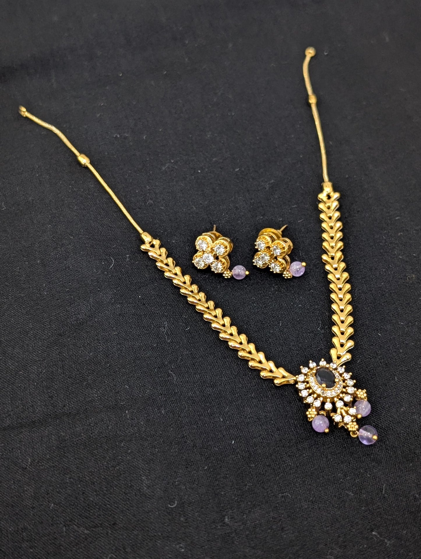 Minimalistic Oval Pendant Choker Necklace set