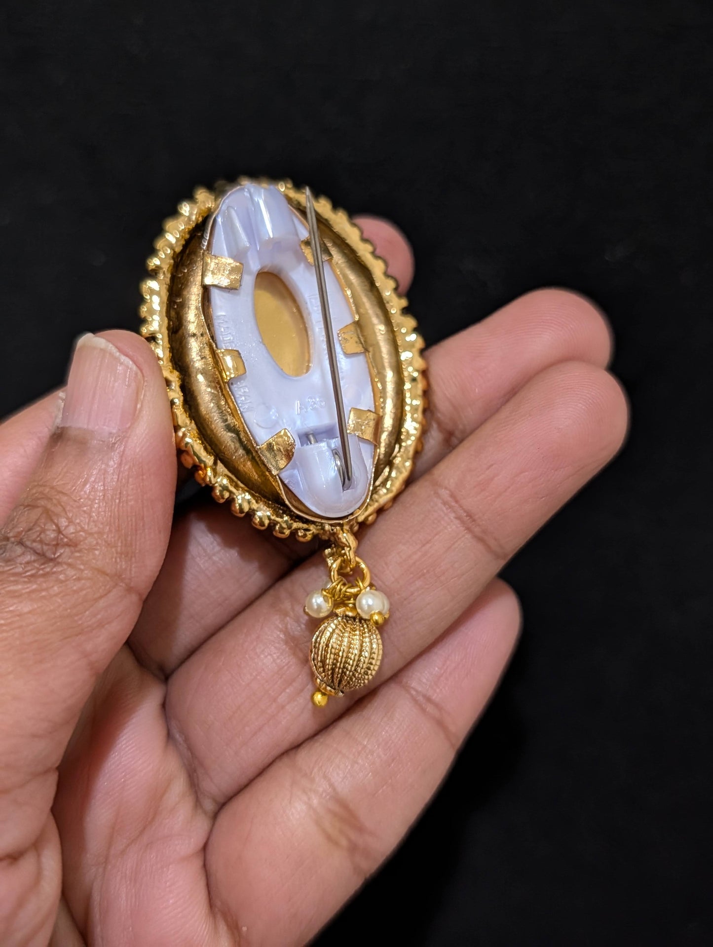 Oval design Antique gold plated Saree Brooch