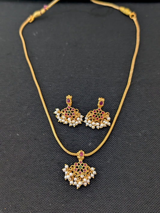 Minimalistic Guttapusalu Kemp Choker Stud set