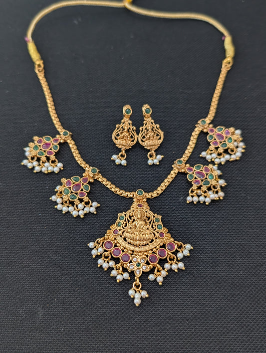 Adigai style Lakshmi ji Kemp Choker Stud set