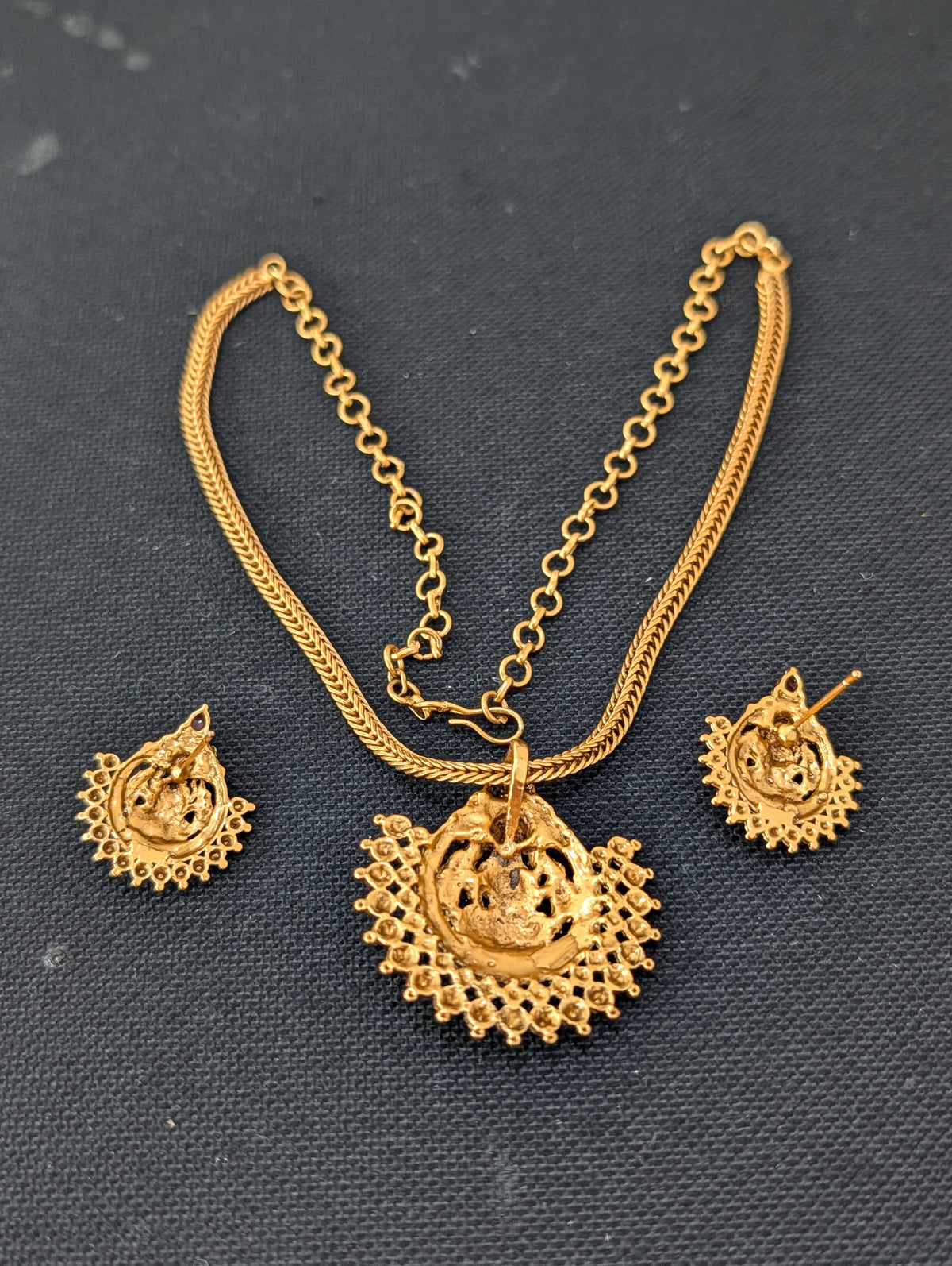Goddess Lakshmi Pendant Chain Stud set