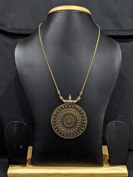 Evergreen design Round Pendant Chain Antique Necklace