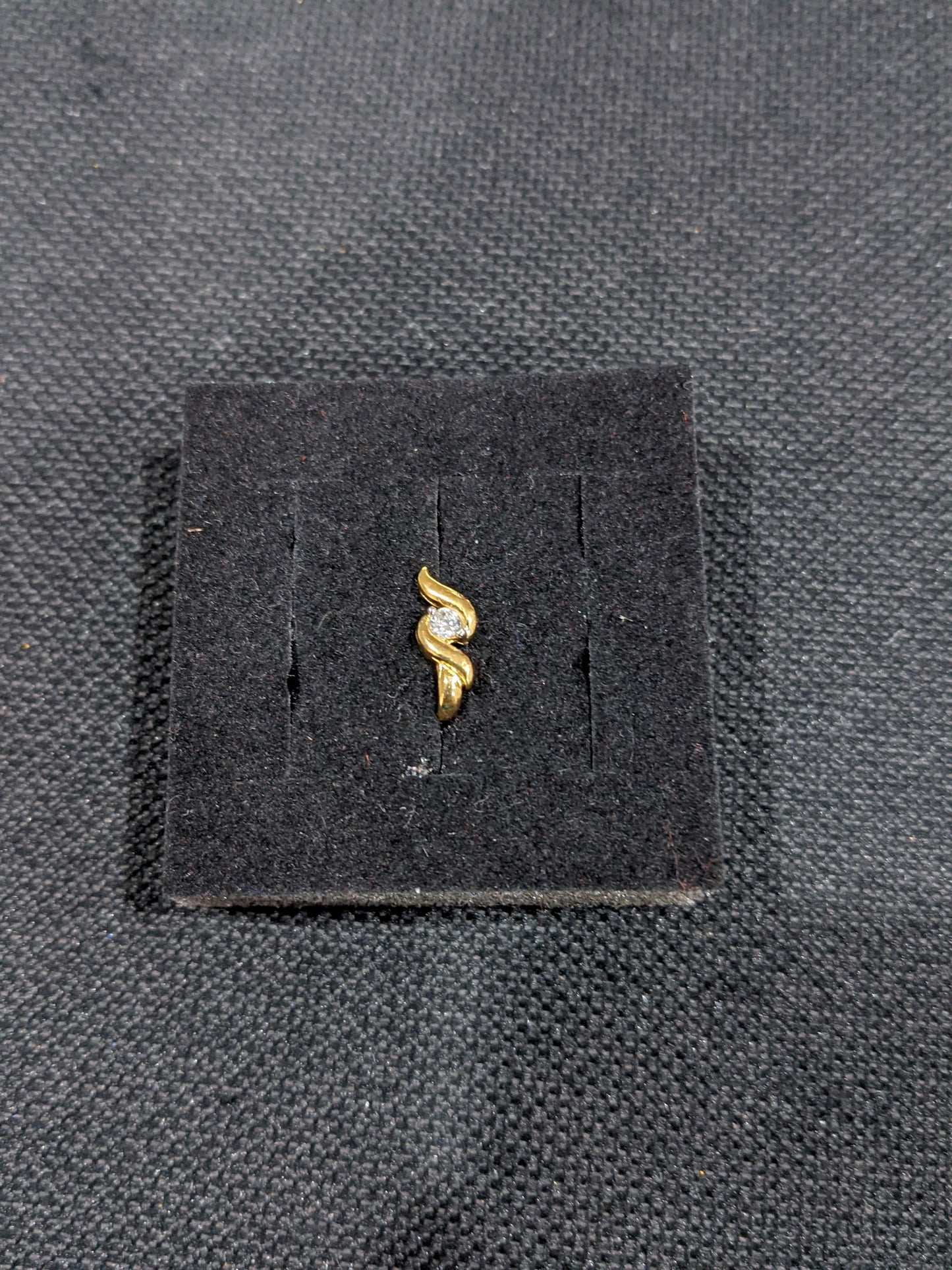 Swirl Small Clip on Nose Pin