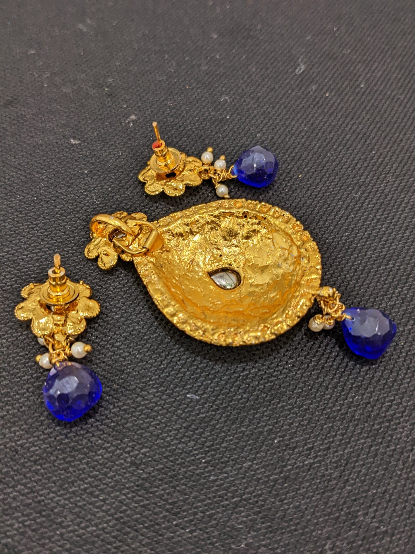 Bright gold plated Teardrop Pendant and Earrings Set