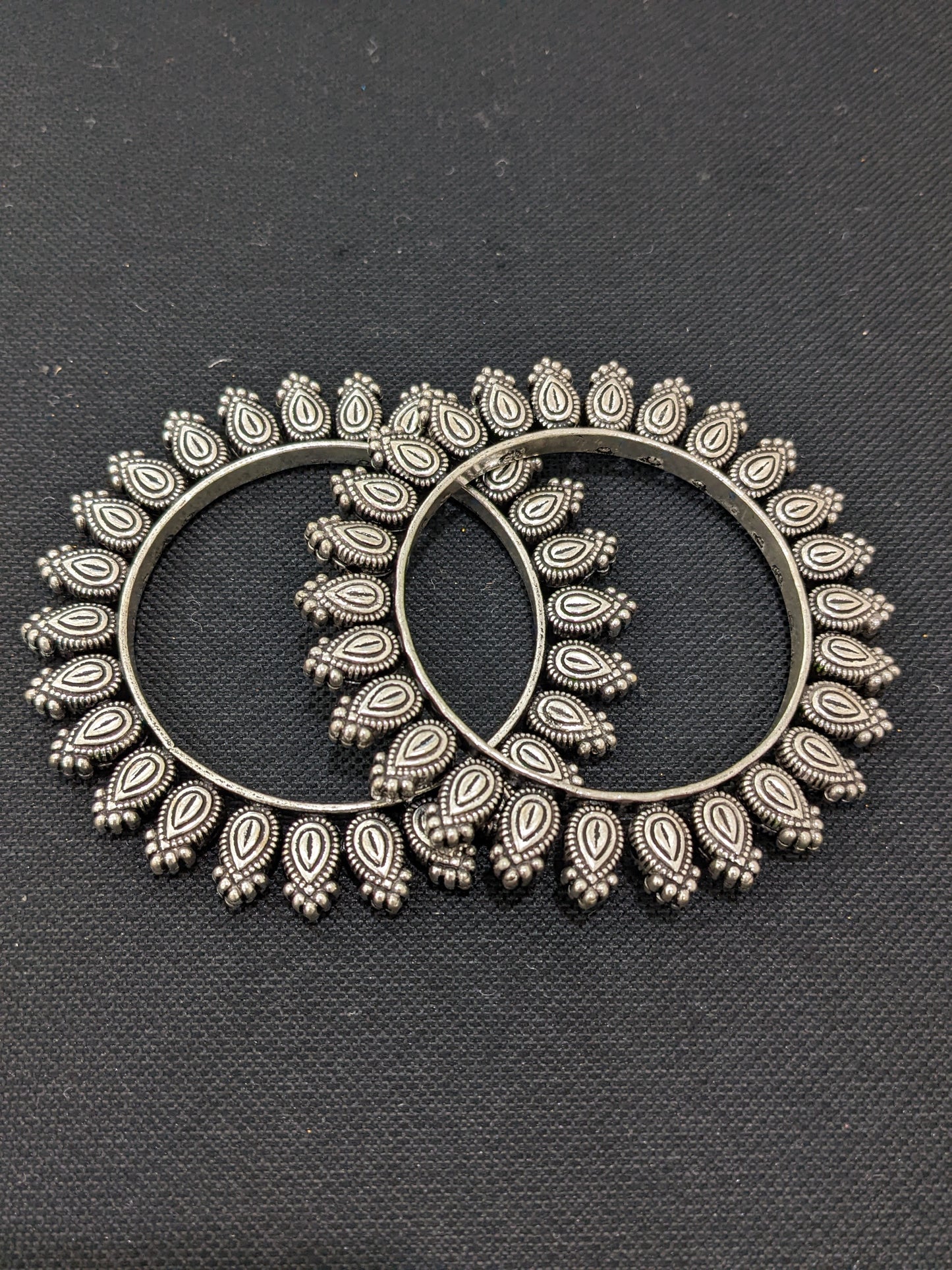 Oxidized silver pair bangles - Teardrop design
