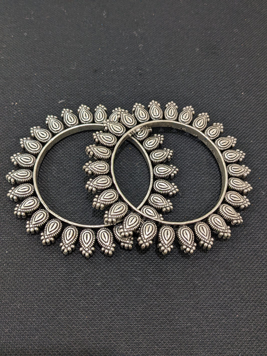 Oxidized silver pair bangles - Teardrop design