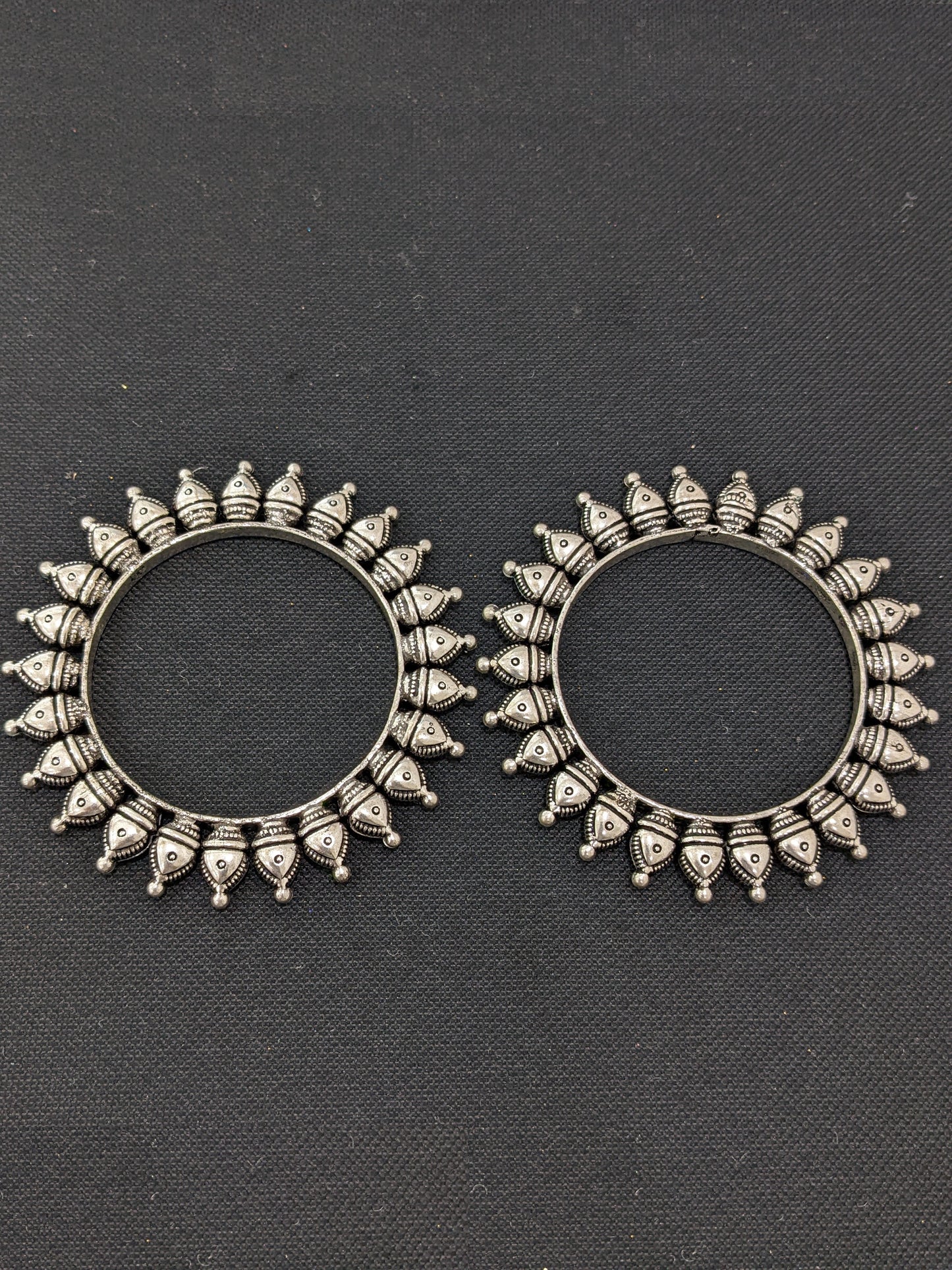 Oxidized silver pair bangles - Curvy triangle design