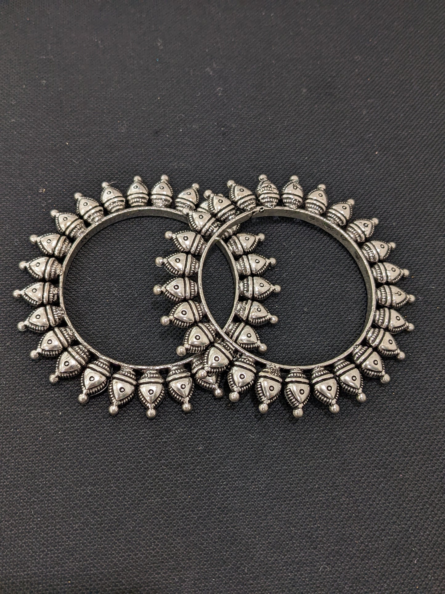 Oxidized silver pair bangles - Curvy triangle design
