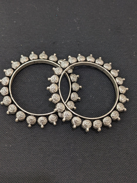 Oxidized silver pair bangles - Etched ball design