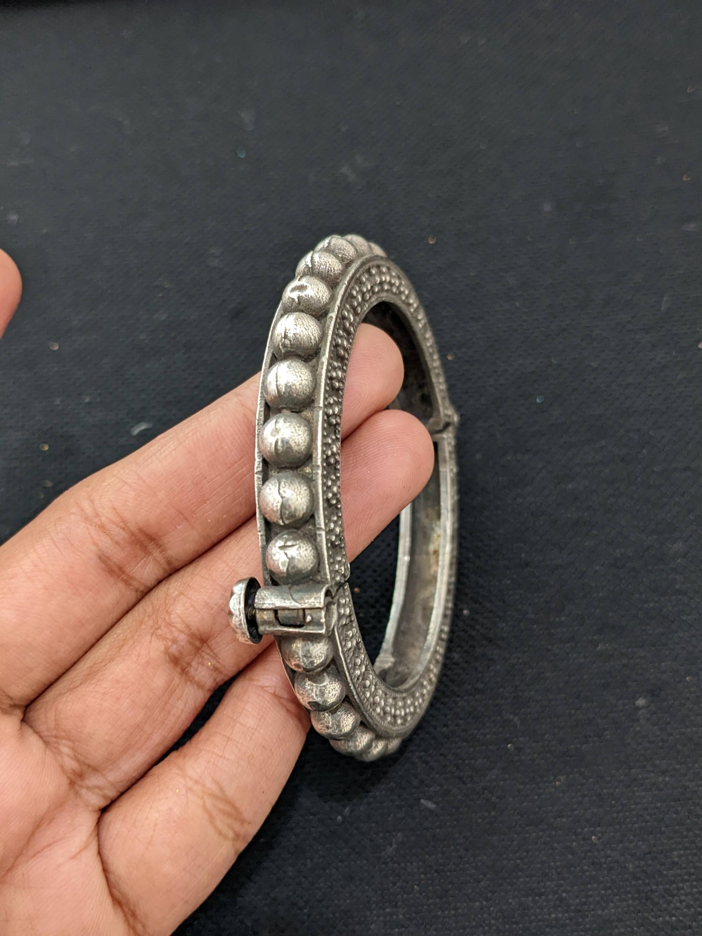 Silver look alike ball design bangle kada