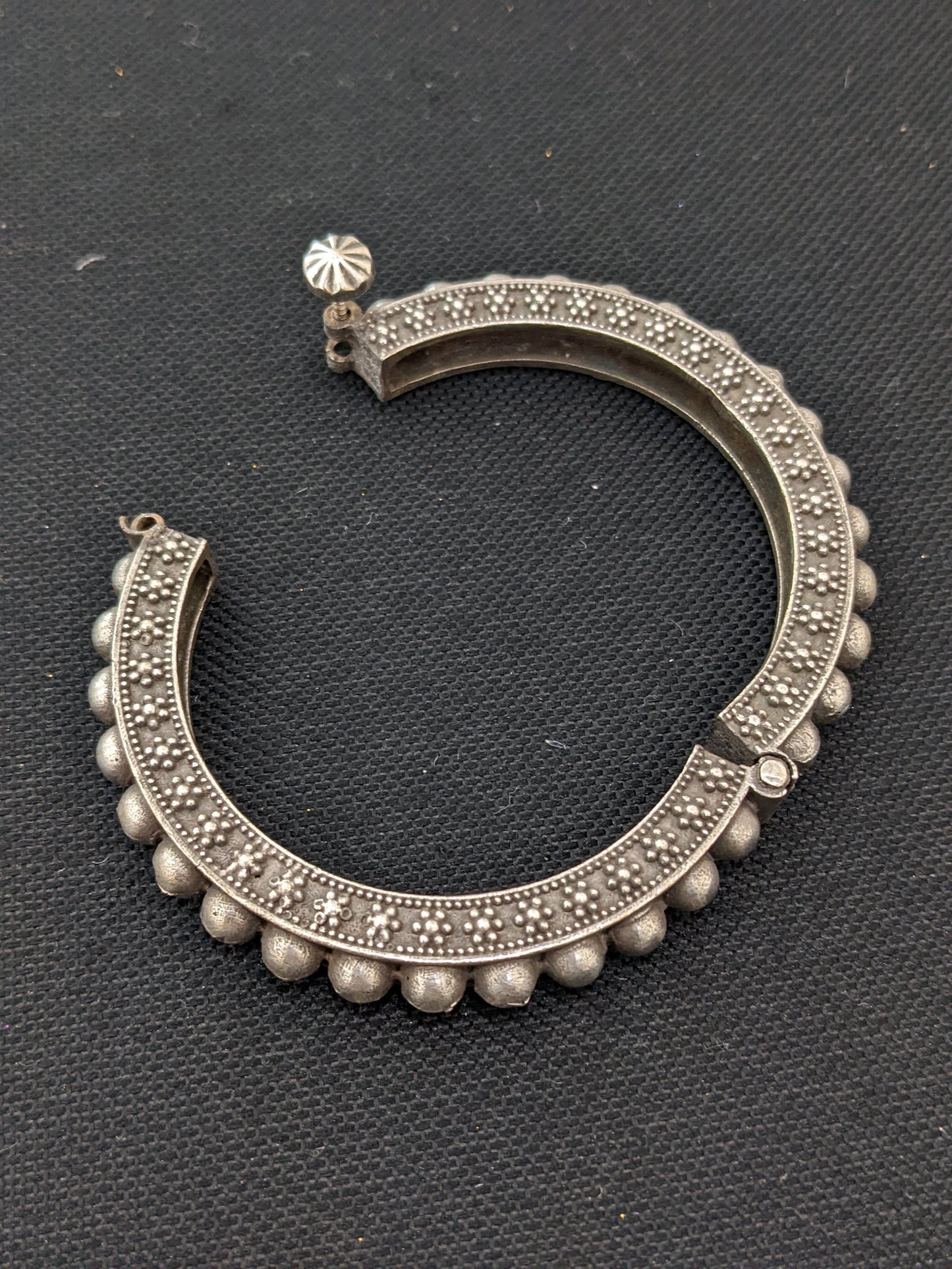 Silver look alike ball design bangle kada