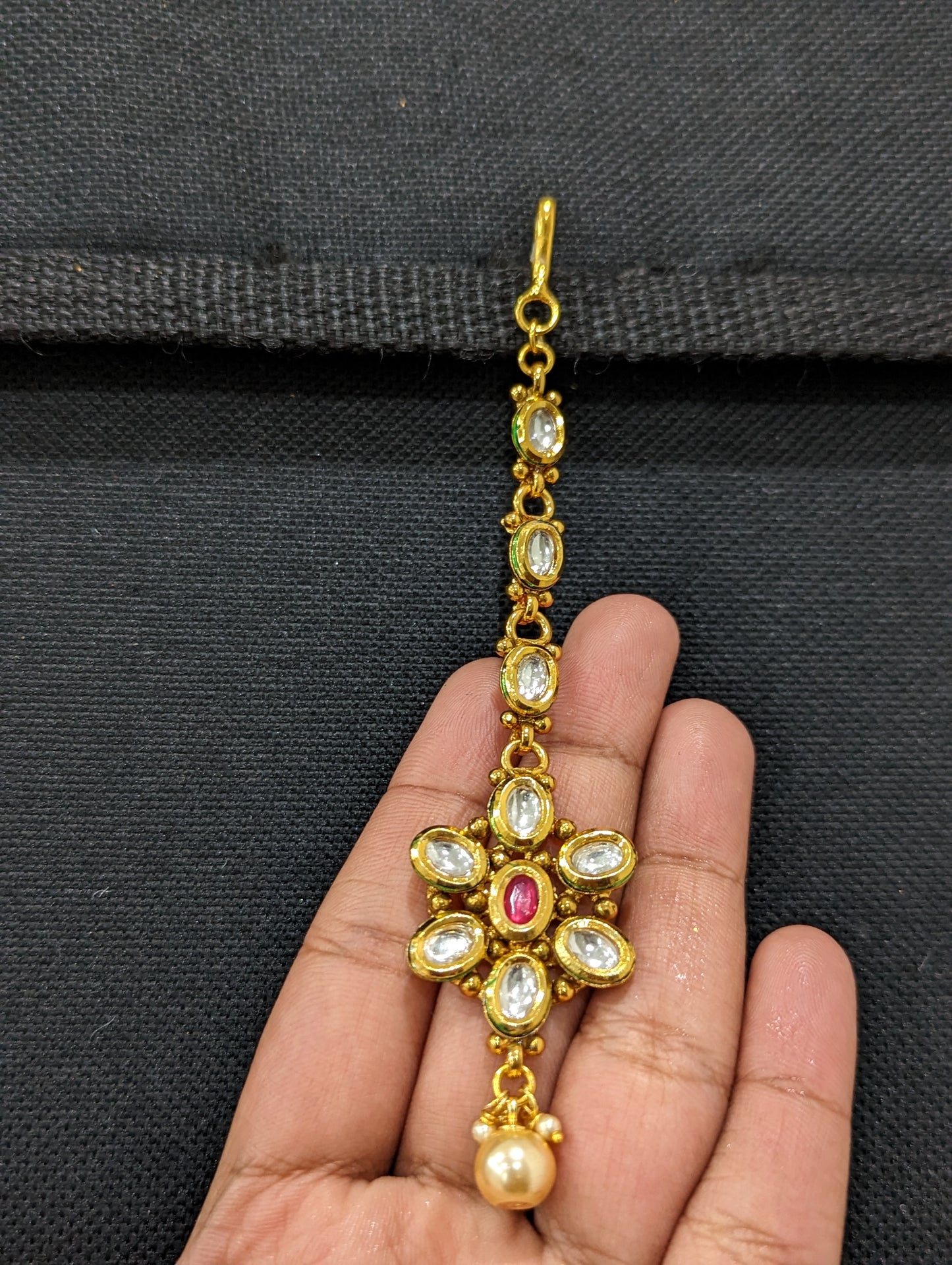 Flower shape Kundan Maang Tikka