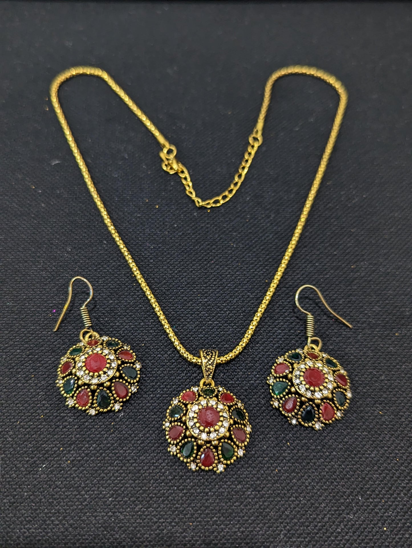 Antique gold plated pendant chain necklace and earring set
