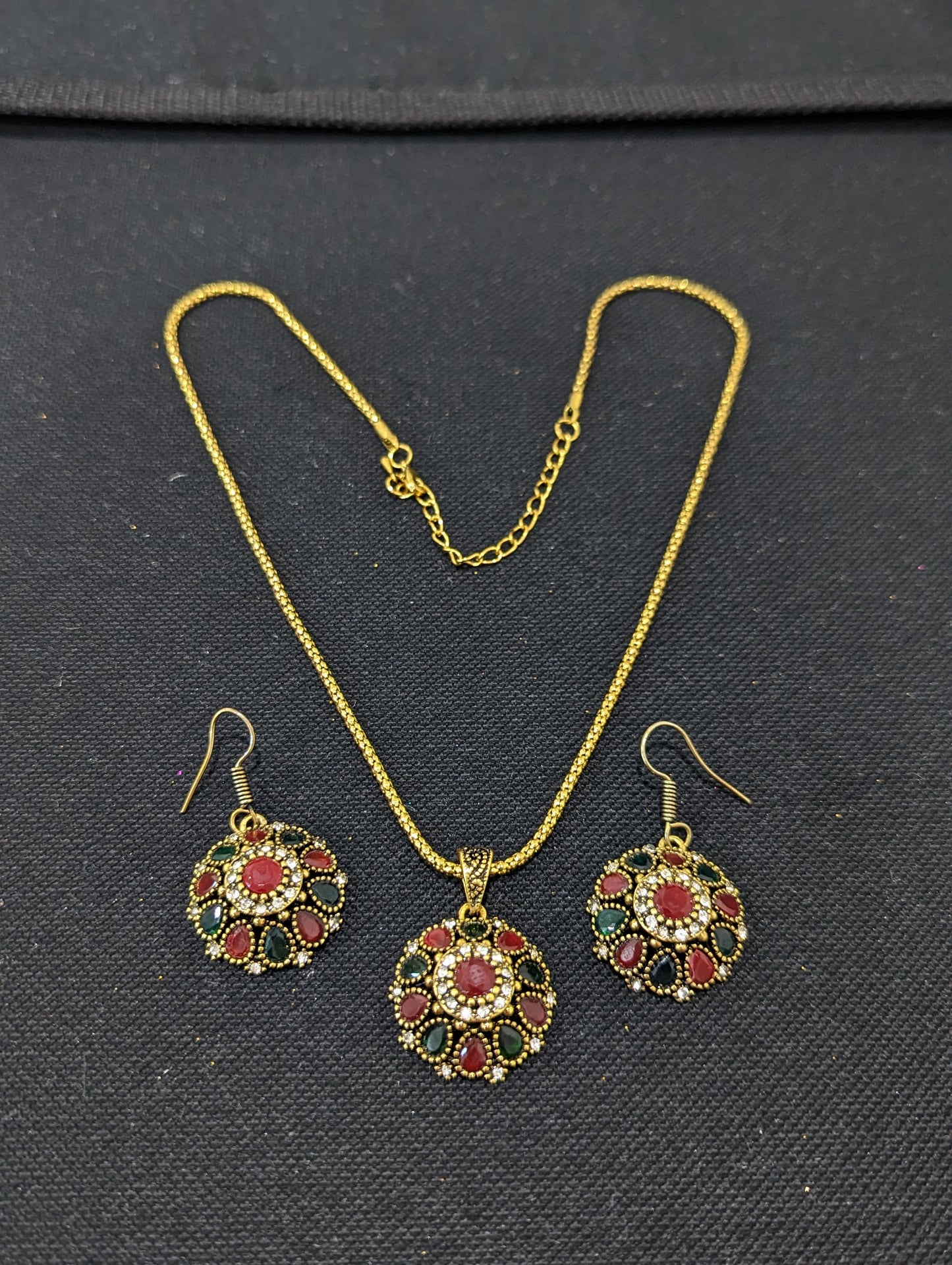 Antique gold plated pendant chain necklace and earring set